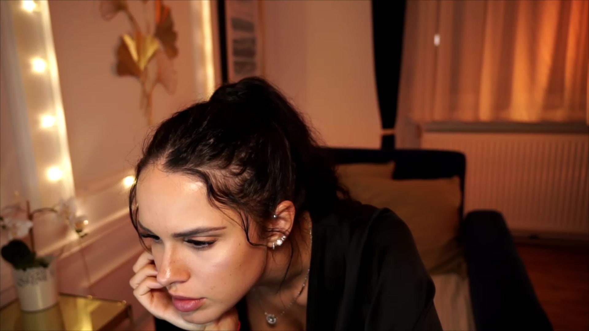 Gallery image thumbnail from cinnabellee's myfreecams stream on, 07/10/2023, 19:11 image 8 of 20