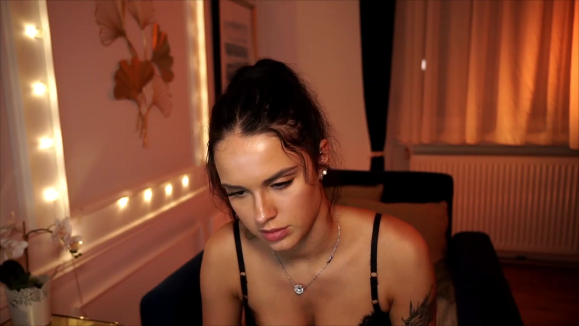 Gallery image thumbnail from cinnabellee's myfreecams stream on, 07/10/2023, 20:35 image 20 of 20