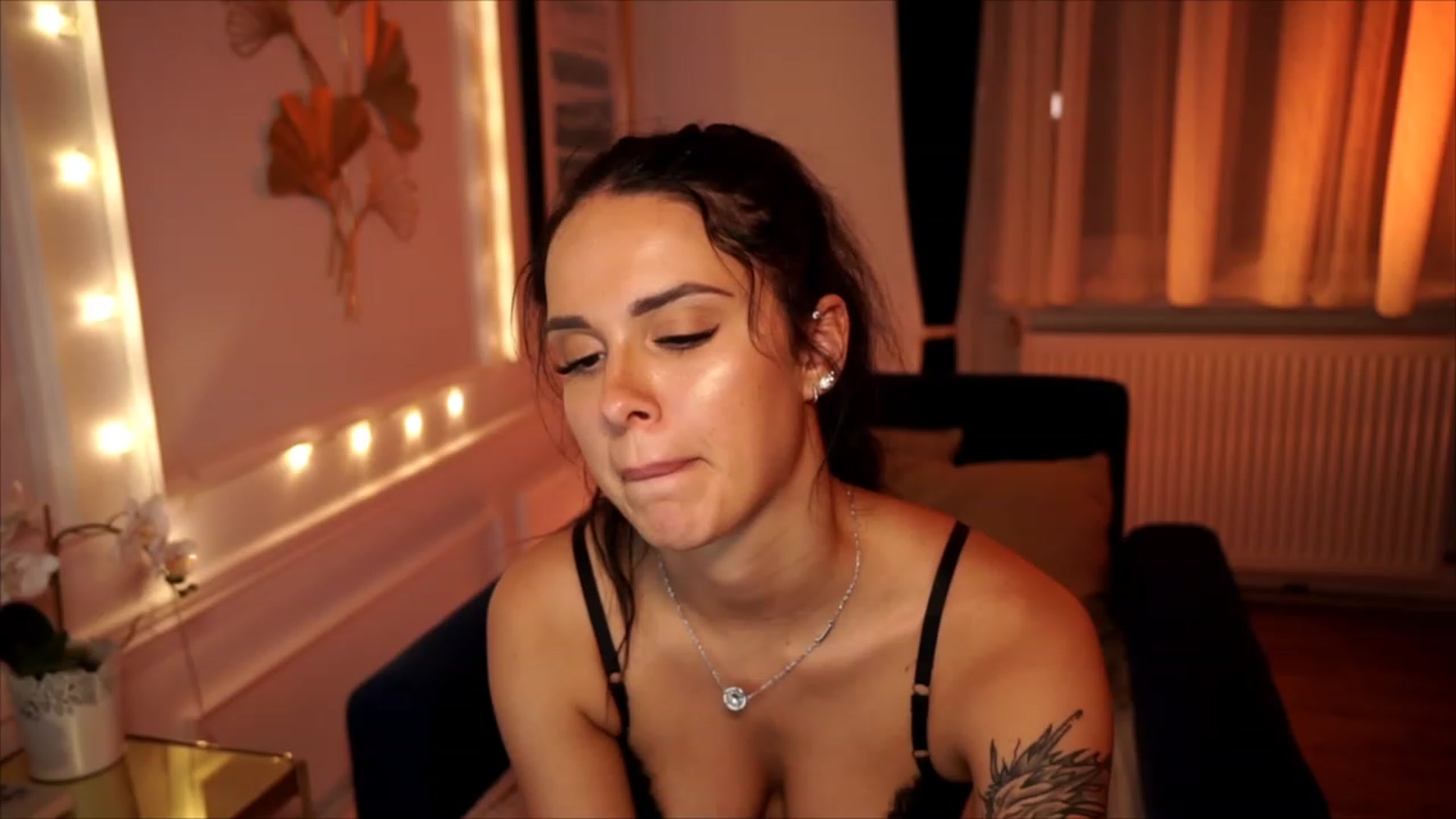 Gallery image thumbnail from cinnabellee's myfreecams stream on, 07/10/2023, 21:25 image 19 of 20
