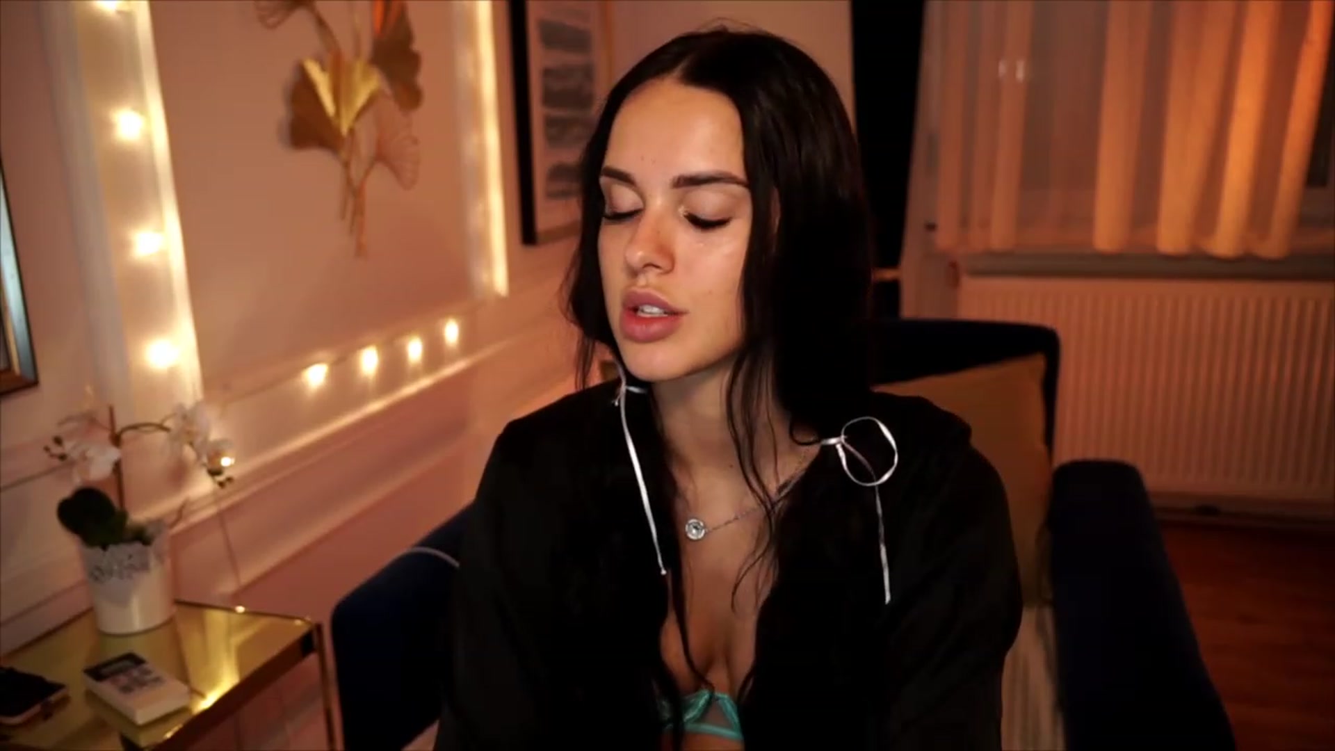 Gallery image thumbnail from cinnabellee's myfreecams stream on, 07/11/2023, 16:49 image 11 of 20