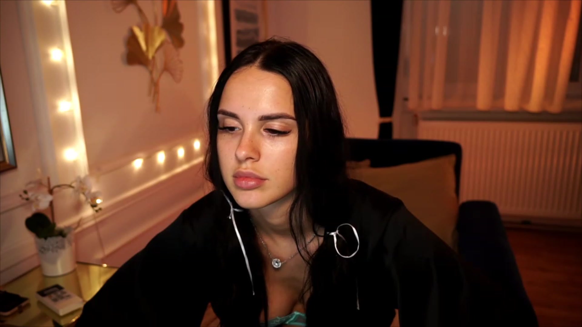 Gallery image thumbnail from cinnabellee's myfreecams stream on, 07/11/2023, 16:49 image 12 of 20