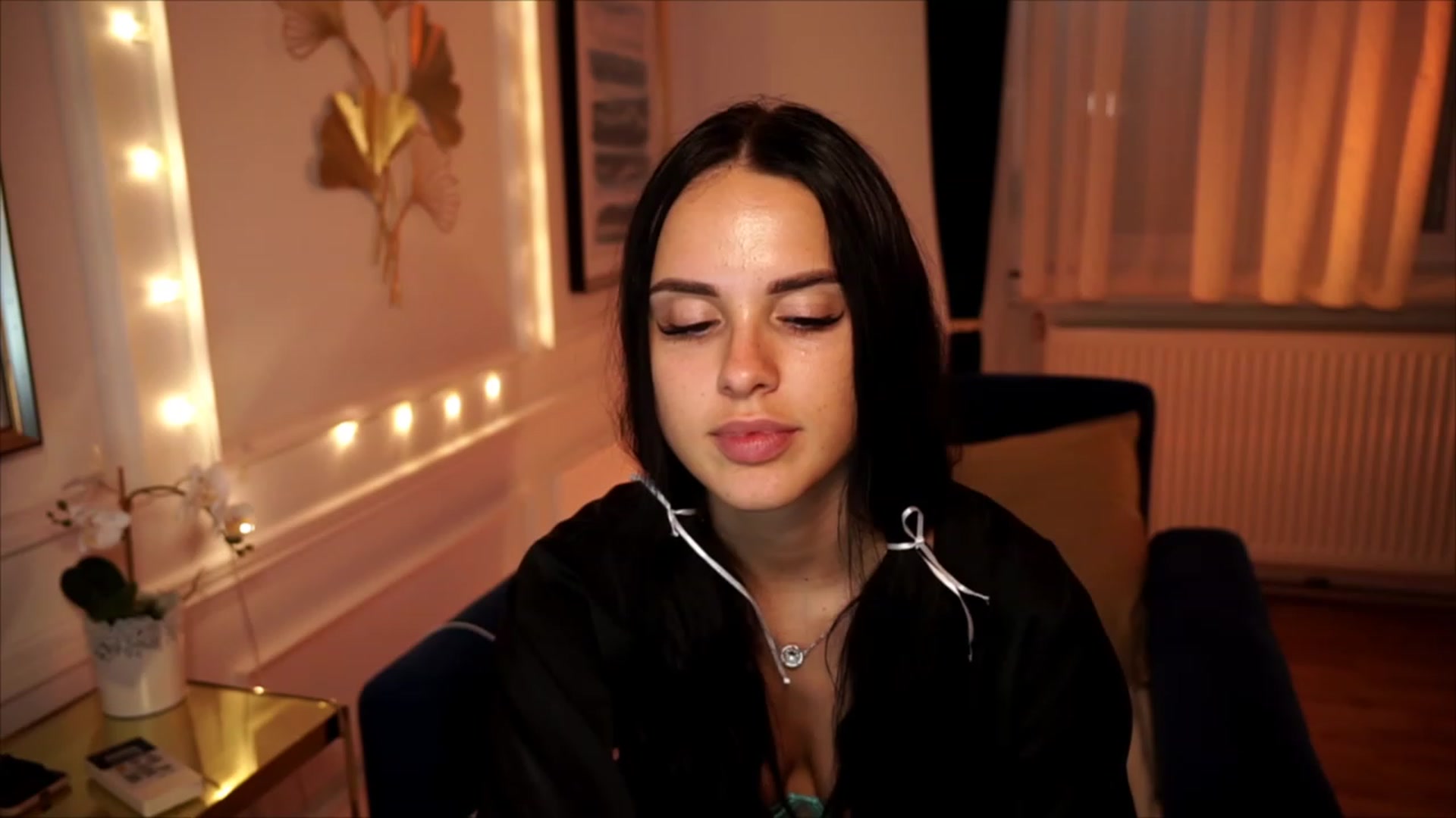 Gallery image thumbnail from cinnabellee's myfreecams stream on, 07/11/2023, 16:49 image 1 of 20