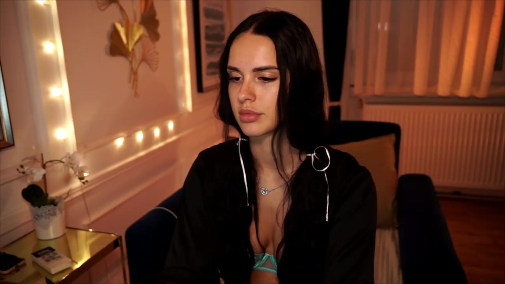Gallery image thumbnail from cinnabellee's myfreecams stream on, 07/11/2023, 16:49 image 14 of 20