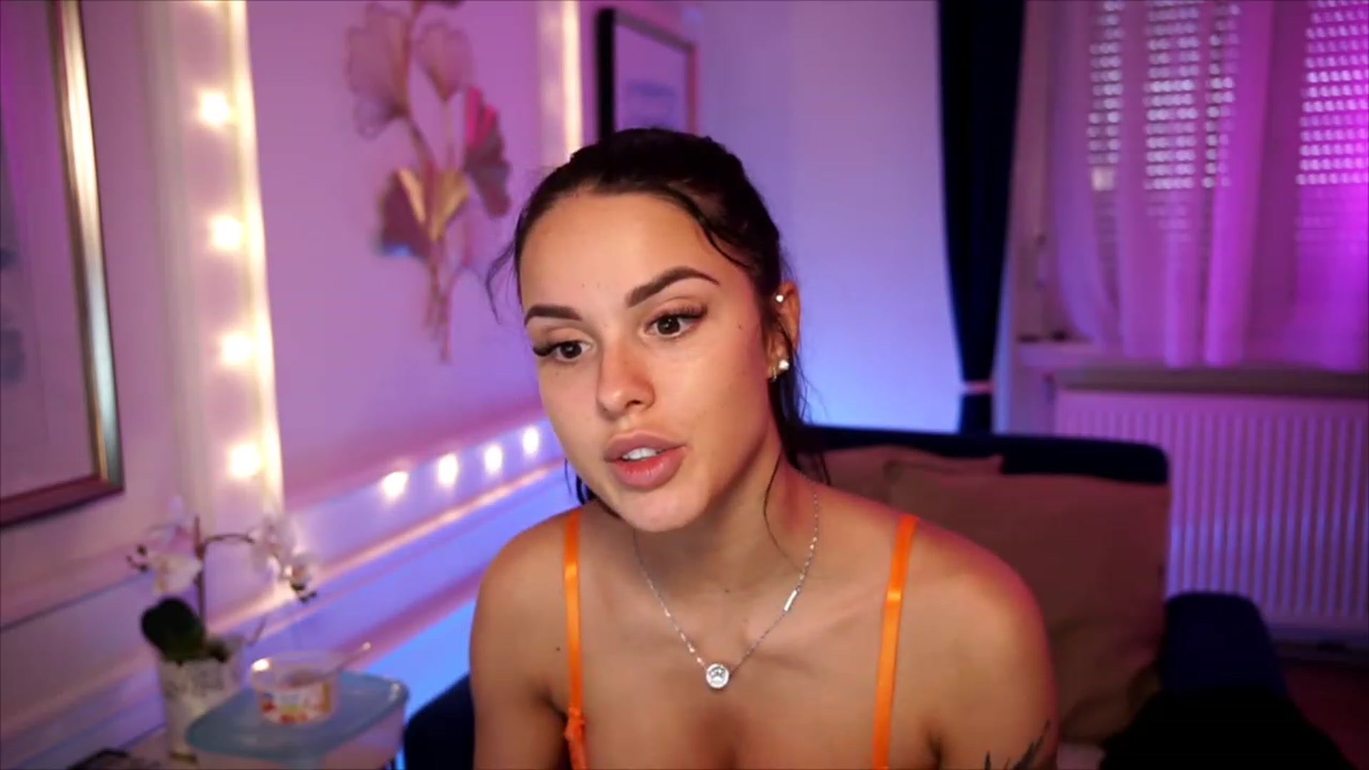 Gallery image thumbnail from cinnabellee's myfreecams stream on, 07/12/2023, 18:28 image 14 of 20