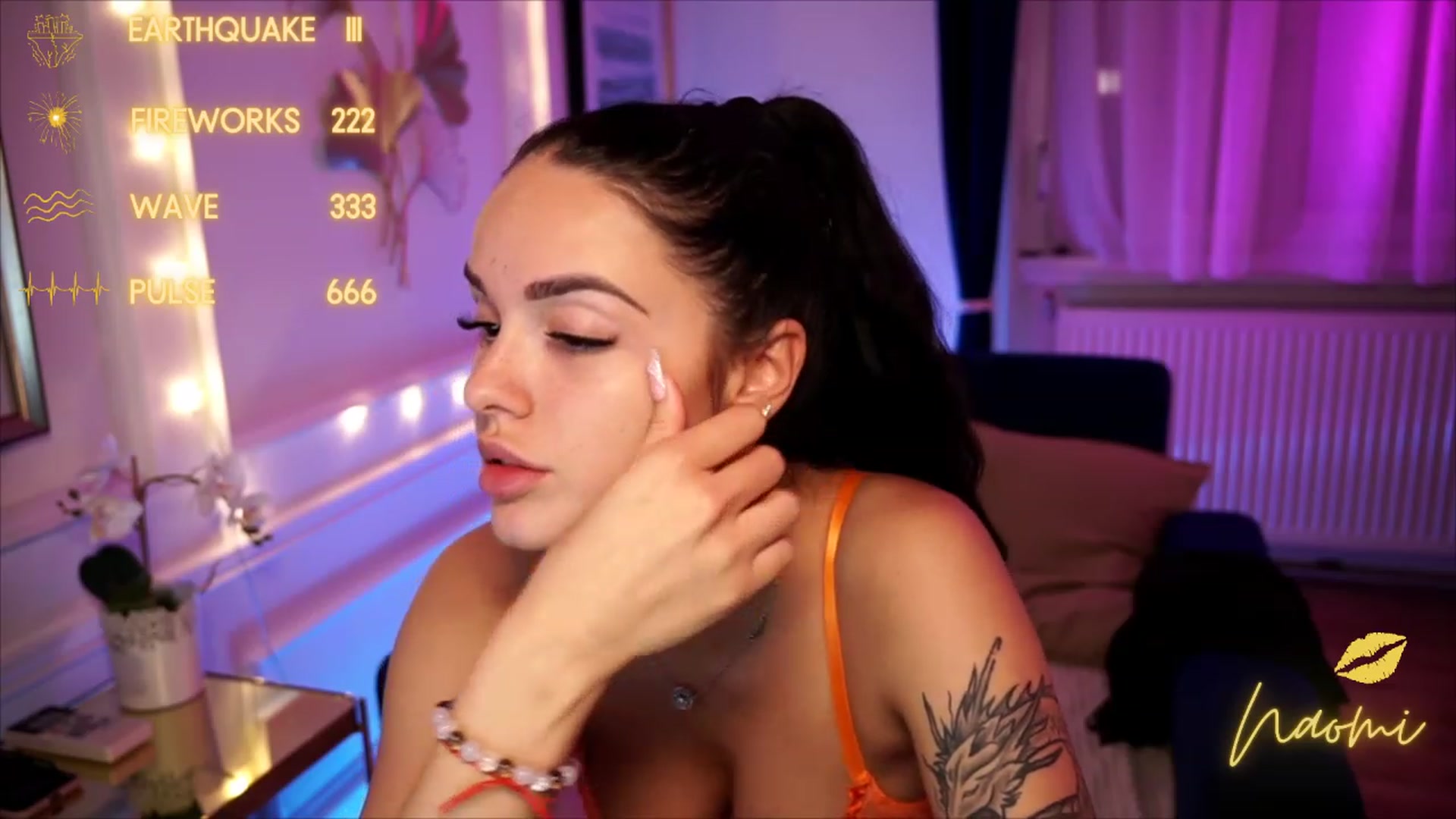 Gallery image thumbnail from cinnabellee's myfreecams stream on, 07/12/2023, 20:25 image 10 of 20