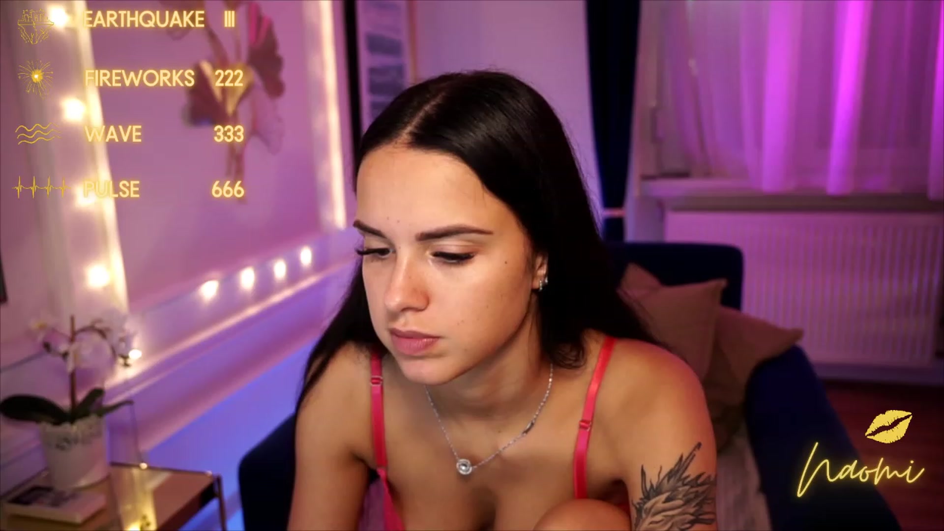 Gallery image thumbnail from cinnabellee's myfreecams stream on, 07/17/2023, 16:00 image 6 of 20
