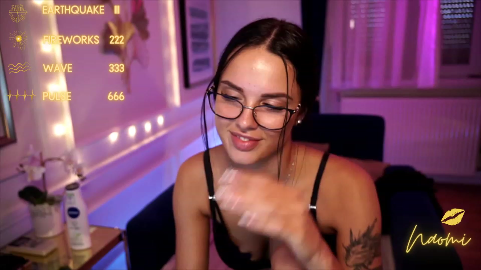 Gallery image thumbnail from cinnabellee's myfreecams stream on, 07/25/2023, 19:15 image 10 of 20