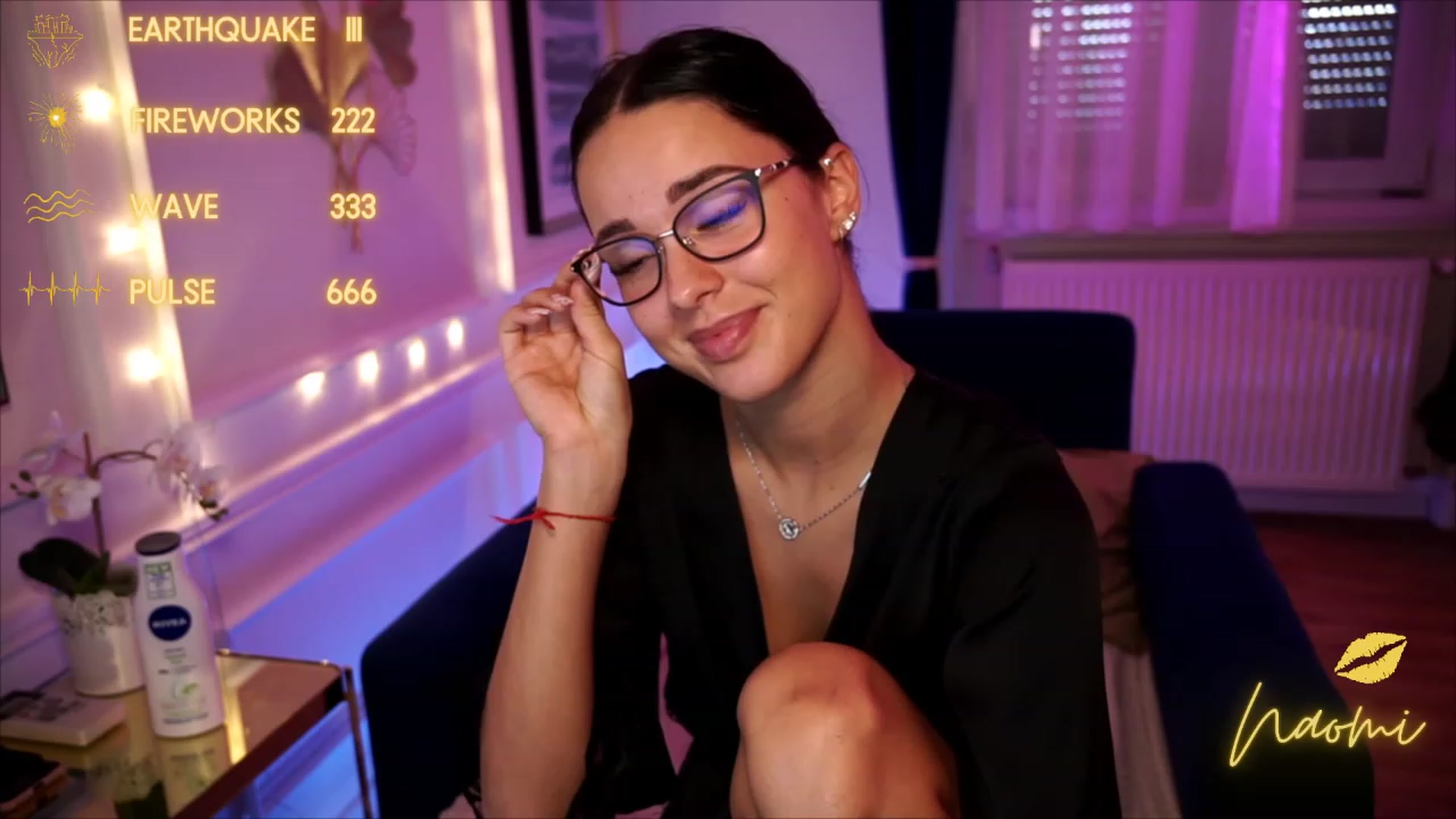 Gallery image thumbnail from cinnabellee's myfreecams stream on, 07/25/2023, 19:15 image 2 of 20