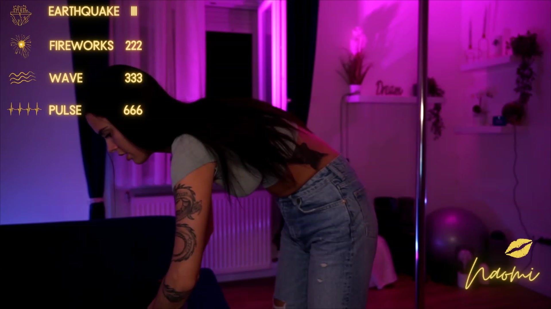 Gallery image thumbnail from cinnabellee's myfreecams stream on, 07/25/2023, 22:05 image 16 of 20