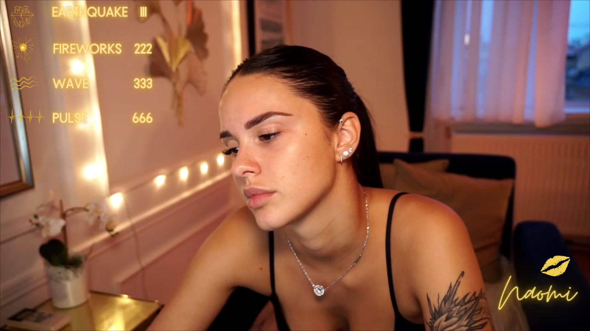 Gallery image thumbnail from cinnabellee's myfreecams stream on, 08/03/2023, 18:38 image 1 of 20