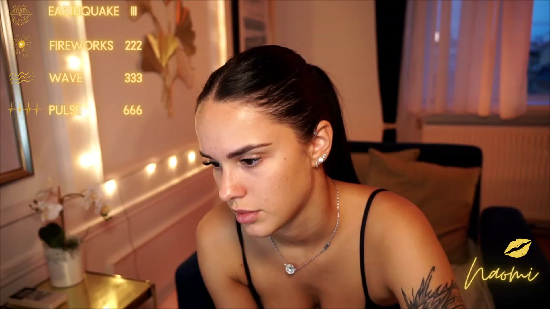 Gallery image thumbnail from cinnabellee's myfreecams stream on, 08/03/2023, 18:38 image 8 of 20