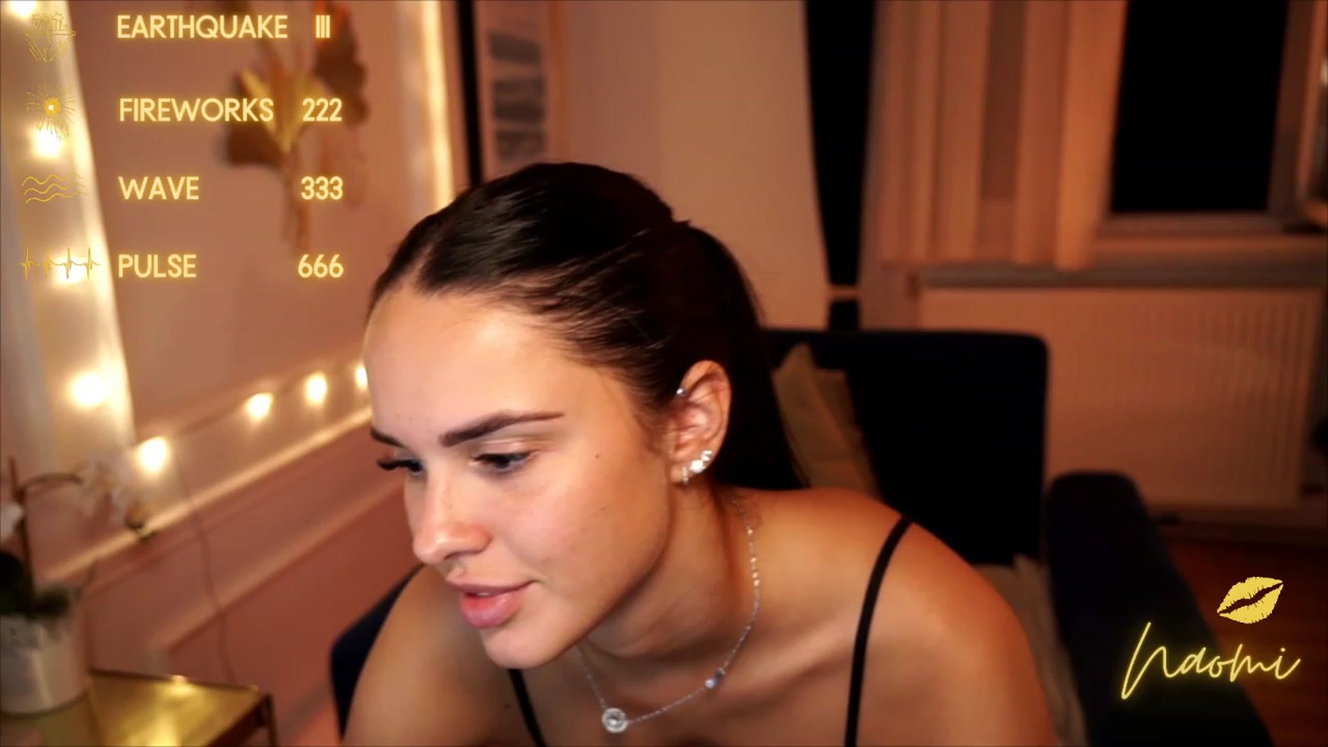Gallery image thumbnail from cinnabellee's myfreecams stream on, 08/03/2023, 21:14 image 8 of 20