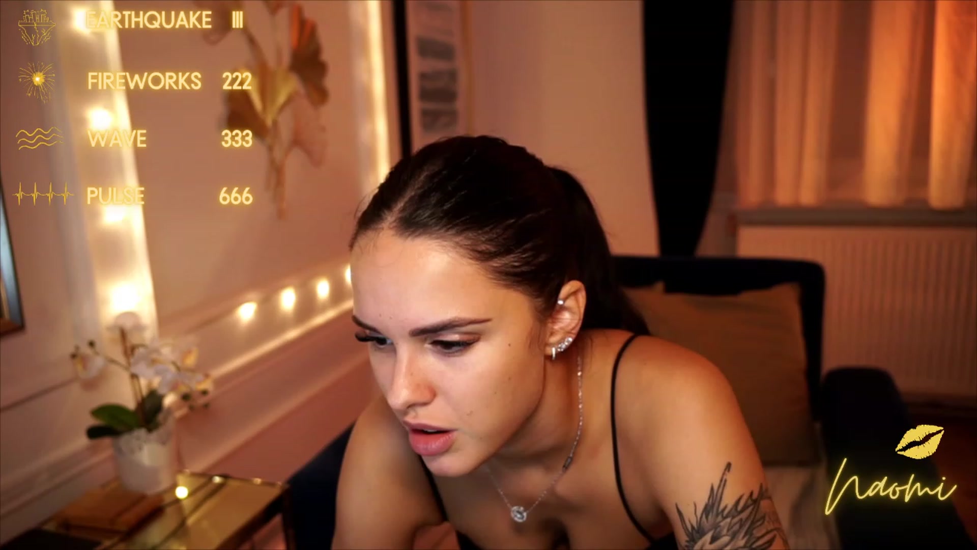Gallery image thumbnail from cinnabellee's myfreecams stream on, 08/16/2023, 18:22 image 1 of 20