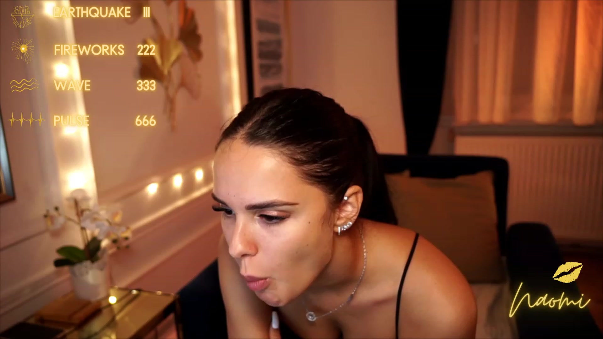 Gallery image thumbnail from cinnabellee's myfreecams stream on, 08/16/2023, 18:22 image 7 of 20