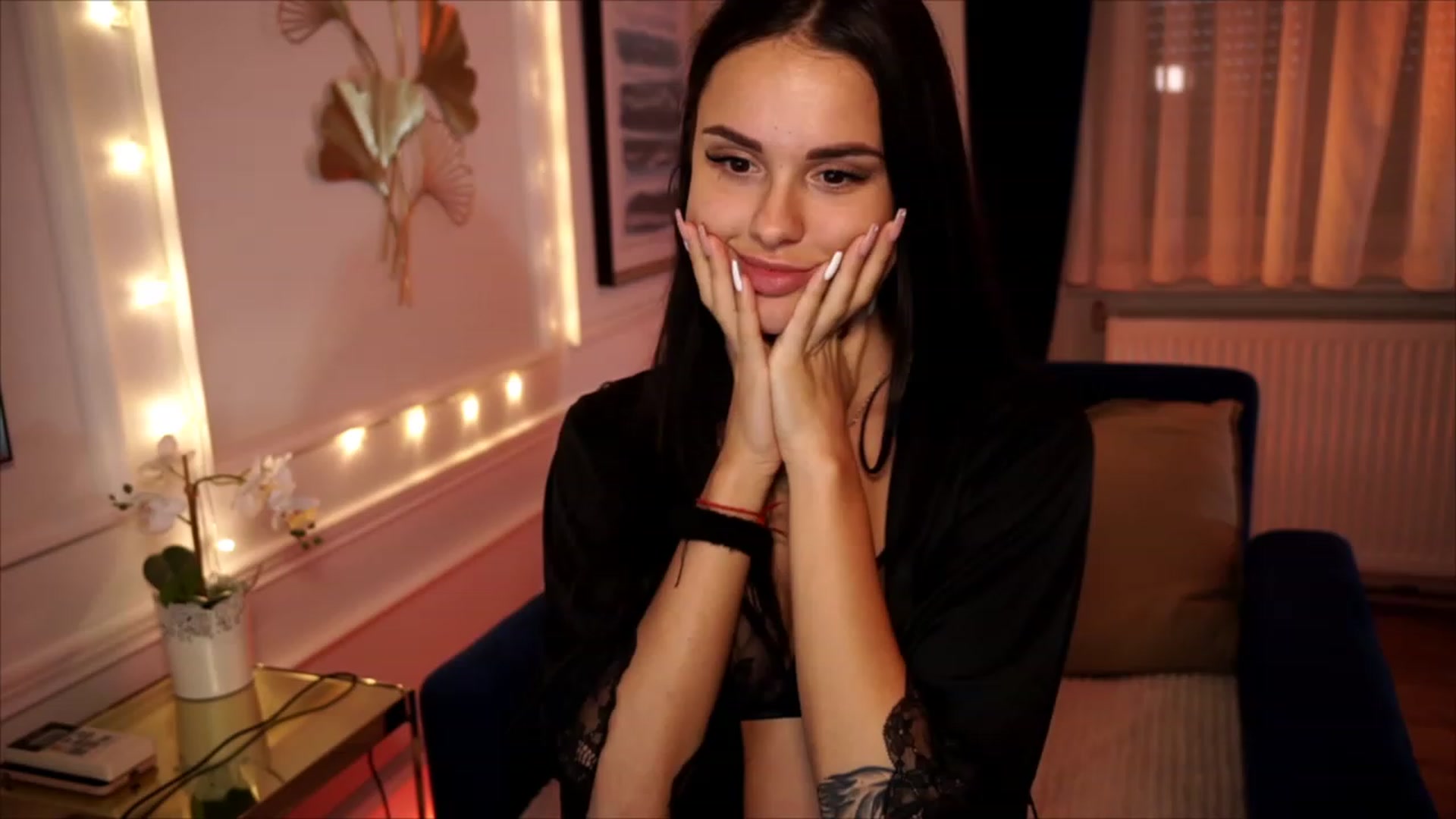Gallery image thumbnail from cinnabellee's myfreecams stream on, 08/21/2023, 18:35 image 12 of 20