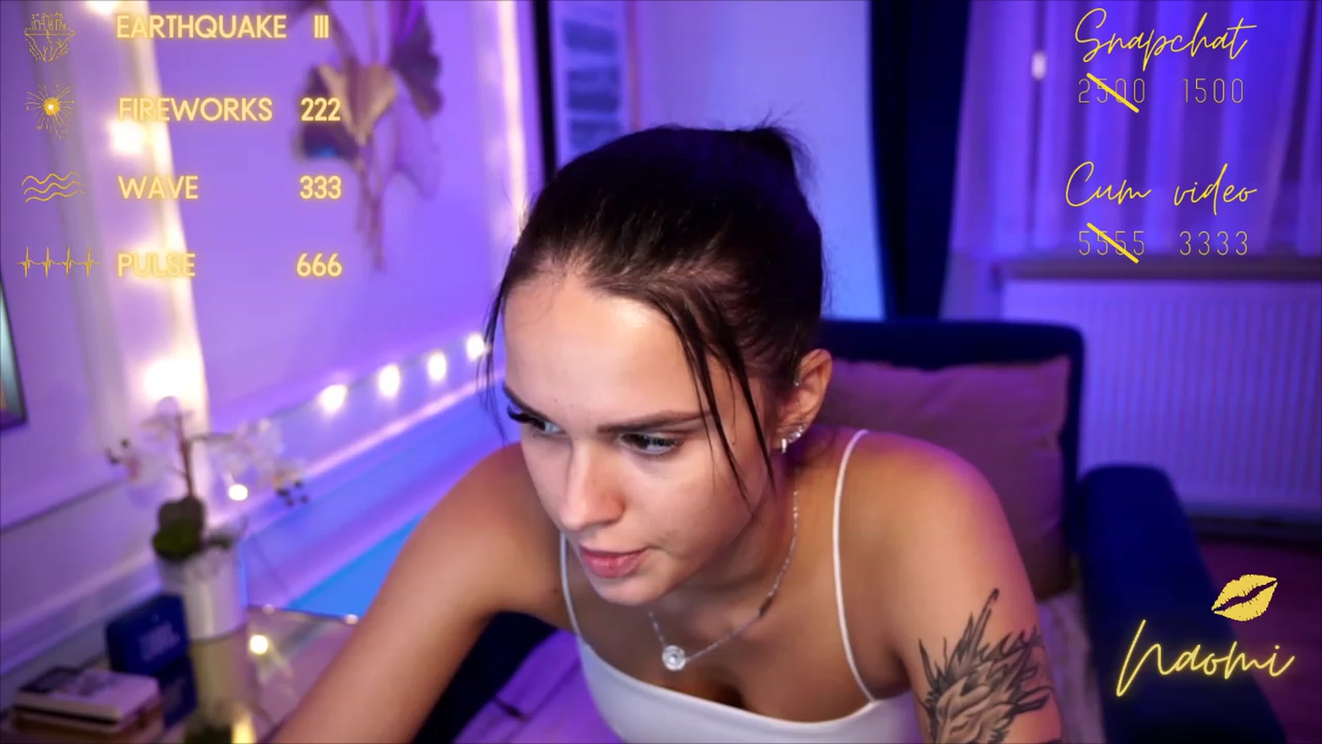 Gallery image thumbnail from cinnabellee's myfreecams stream on, 08/25/2023, 21:39 image 2 of 20