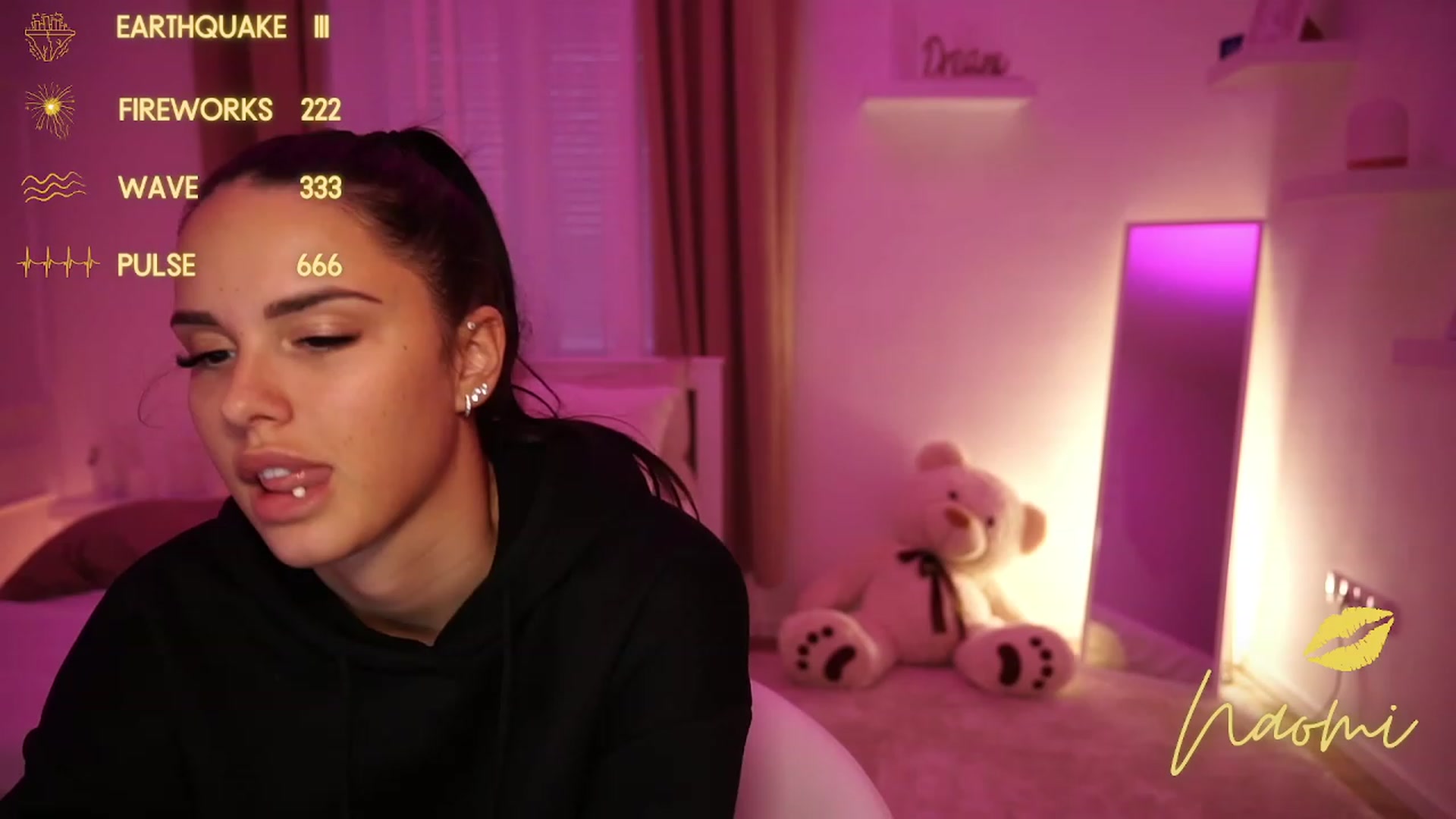 Gallery image thumbnail from cinnabellee's myfreecams stream on, 10/17/2023, 15:32 image 7 of 20