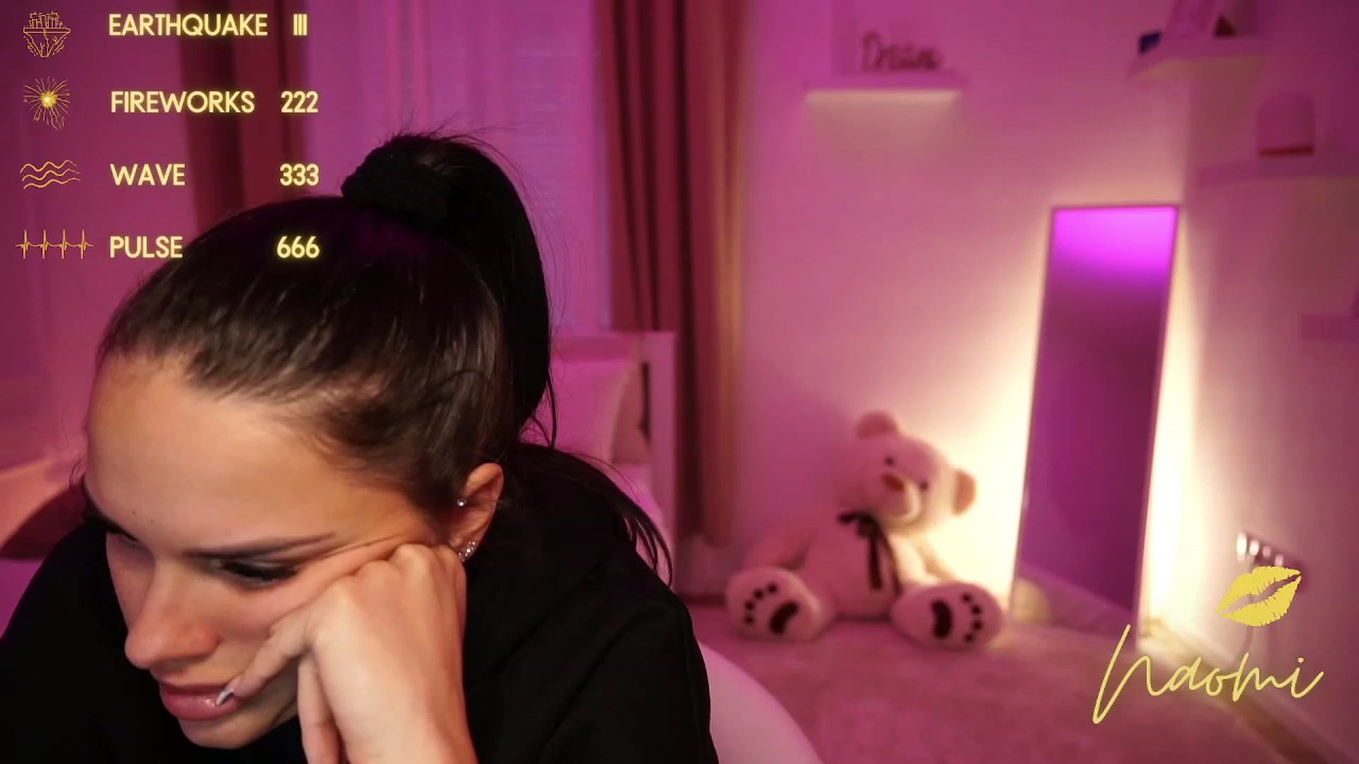 Gallery image thumbnail from cinnabellee's myfreecams stream on, 10/17/2023, 15:32 image 6 of 20