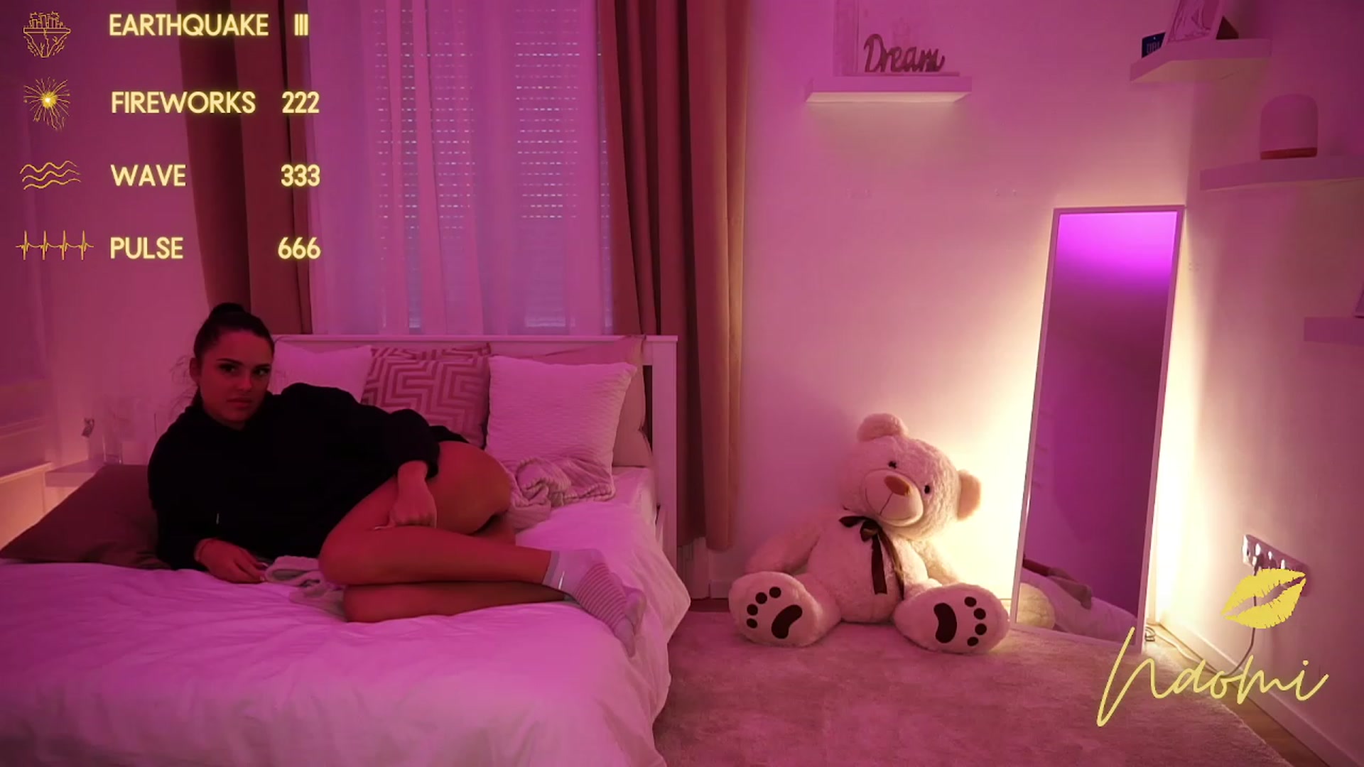 Gallery image thumbnail from cinnabellee's myfreecams stream on, 10/17/2023, 15:32 image 9 of 20