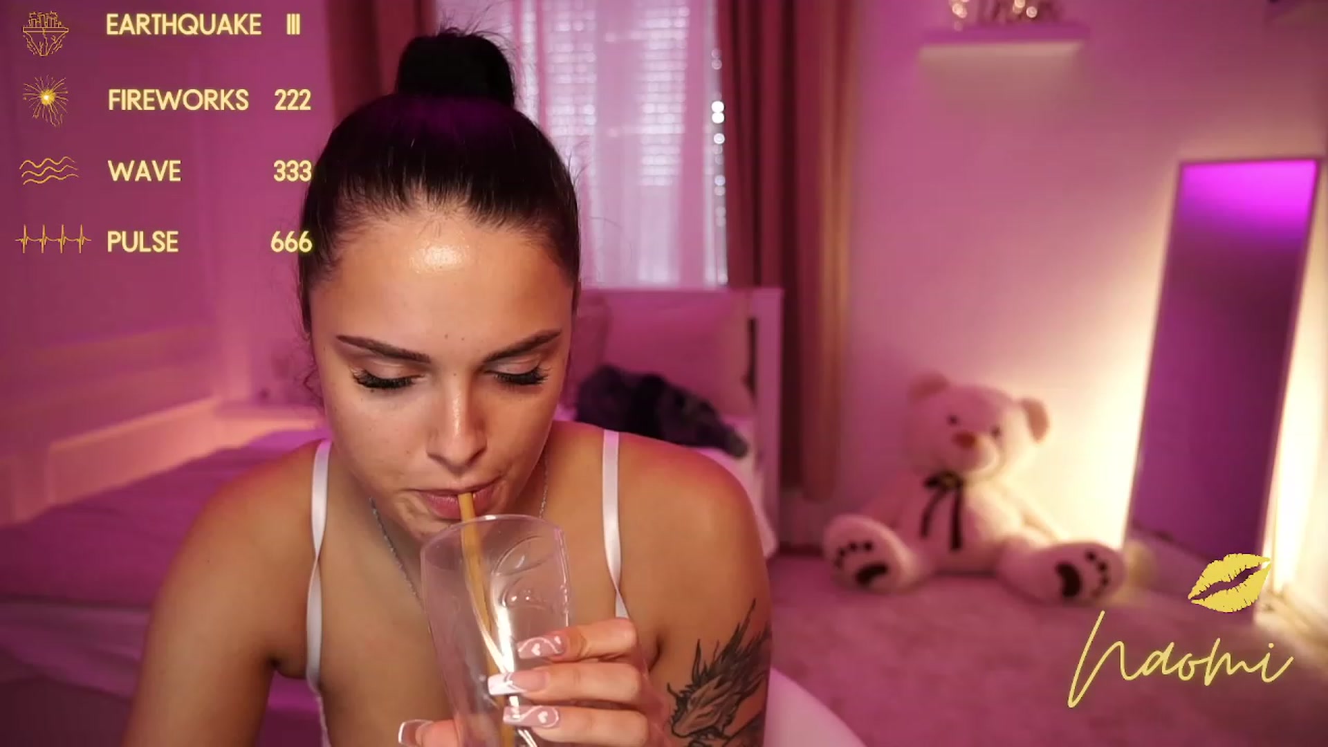 Gallery image thumbnail from cinnabellee's myfreecams stream on, 10/18/2023, 14:24 image 14 of 20