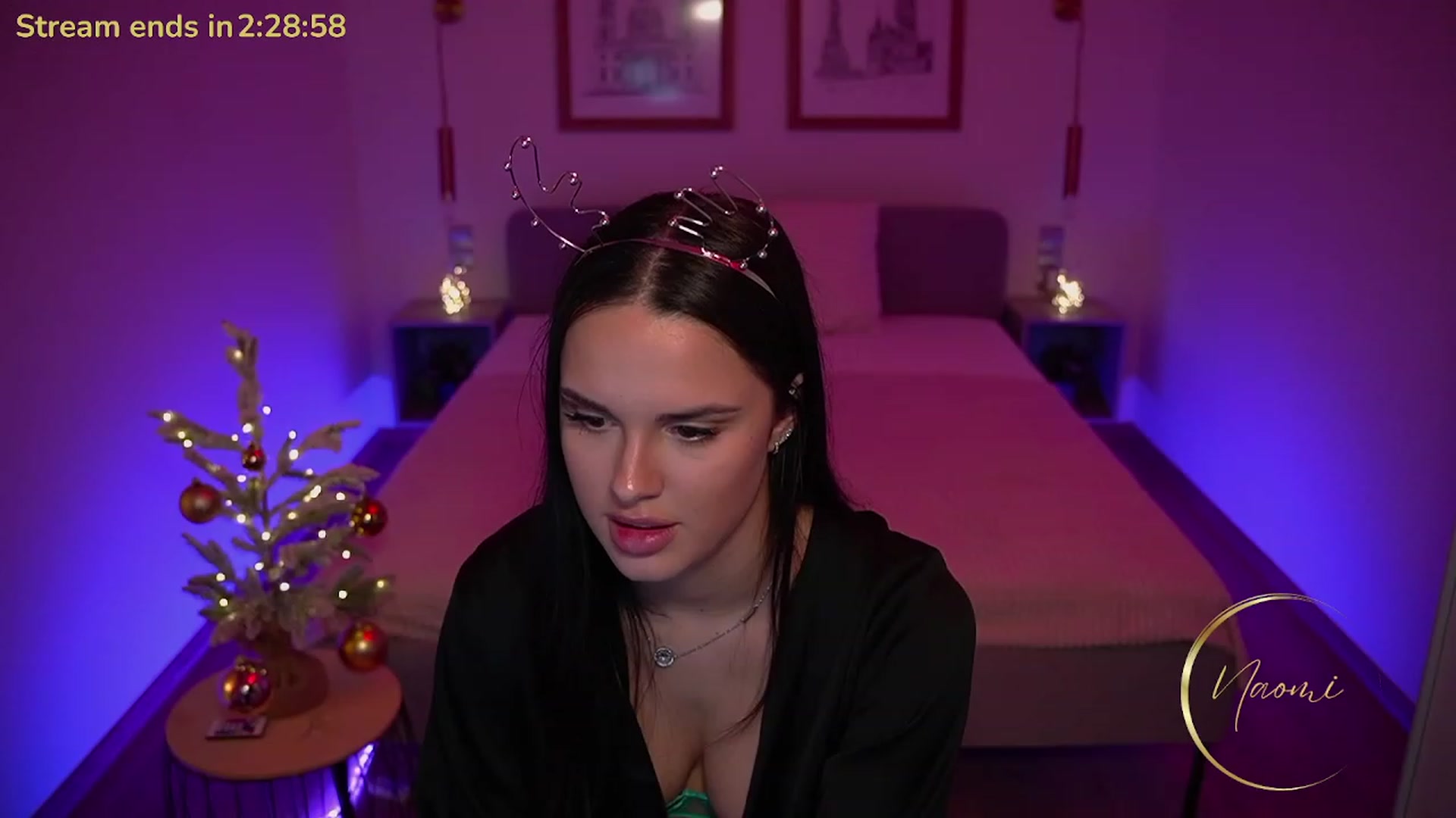Gallery image thumbnail from cinnabellee's myfreecams stream on, 12/19/2023, 20:55 image 7 of 20