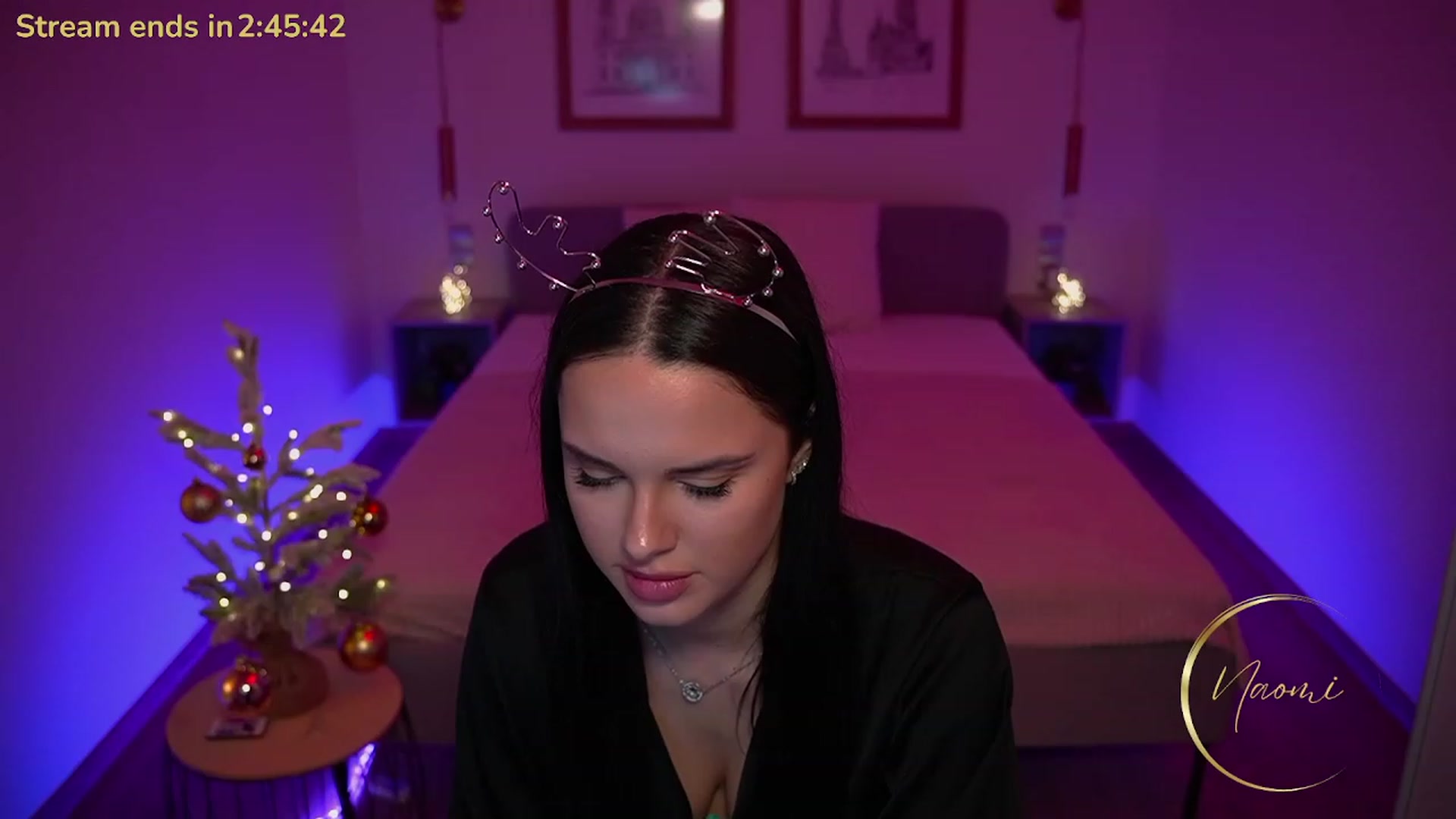 Gallery image thumbnail from cinnabellee's myfreecams stream on, 12/19/2023, 20:55 image 3 of 20