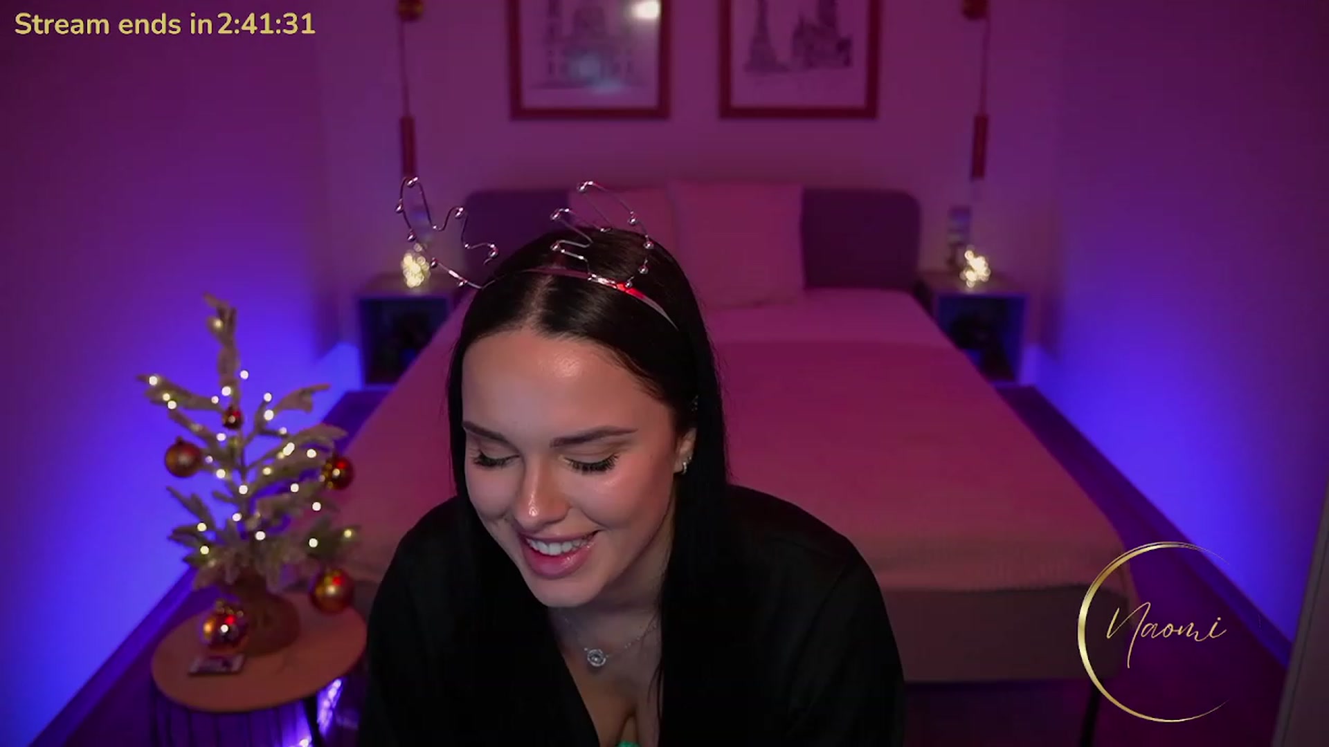 Gallery image thumbnail from cinnabellee's myfreecams stream on, 12/19/2023, 20:55 image 4 of 20