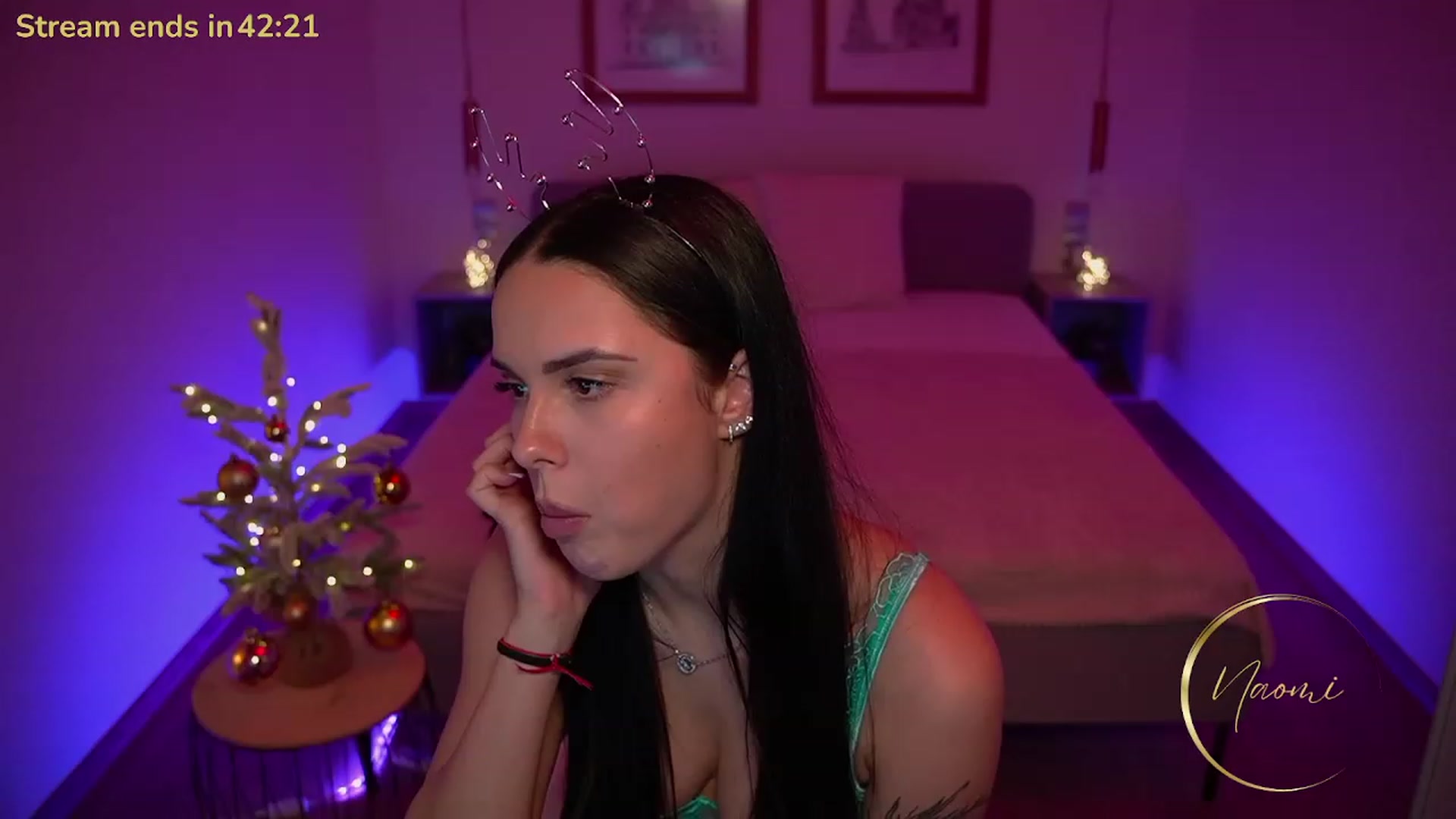 Gallery image thumbnail from cinnabellee's myfreecams stream on, 12/19/2023, 21:48 image 18 of 20