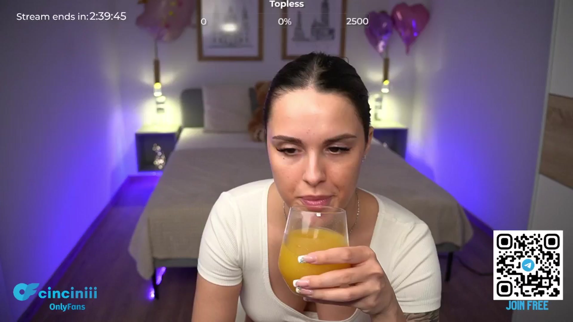 Gallery image thumbnail from cinnabellee's myfreecams stream on, 05/22/2024, 21:25 image 1 of 20