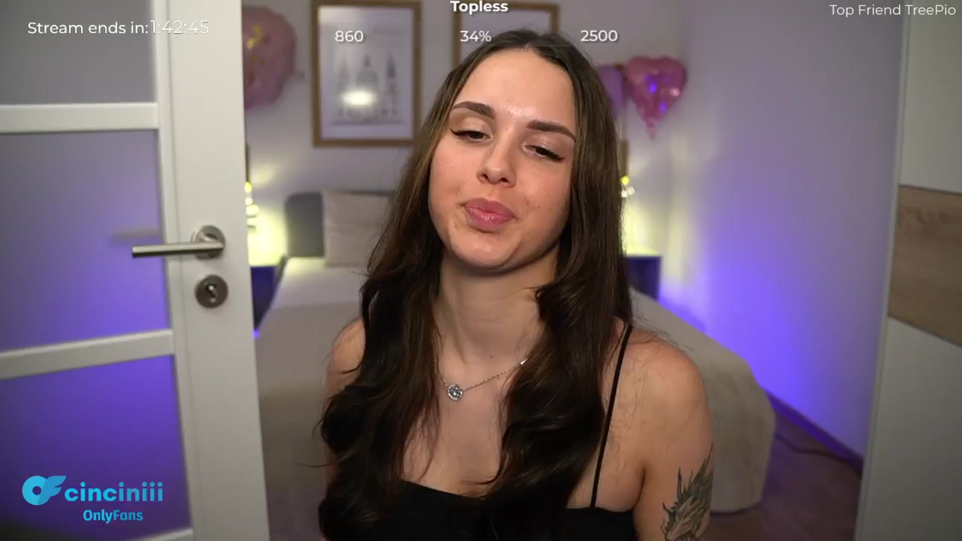 Gallery image thumbnail from cinnabellee's myfreecams stream on, 06/18/2024, 19:22 image 10 of 20