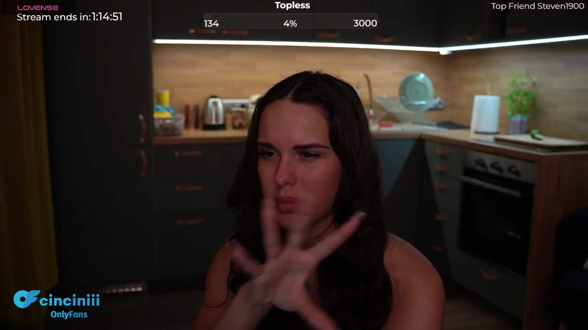 Gallery image thumbnail from cinnabellee's myfreecams stream on, 06/25/2024, 20:33 image 3 of 20