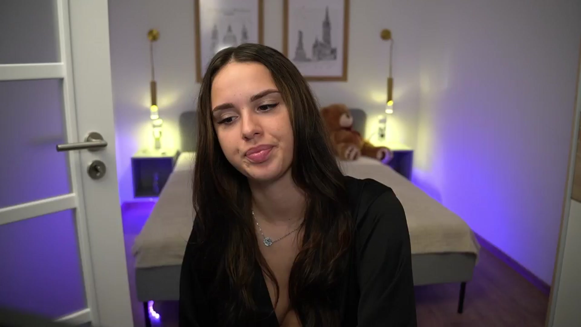 Gallery image thumbnail from cinnabellee's myfreecams stream on, 07/18/2024, 05:37 image 1 of 20