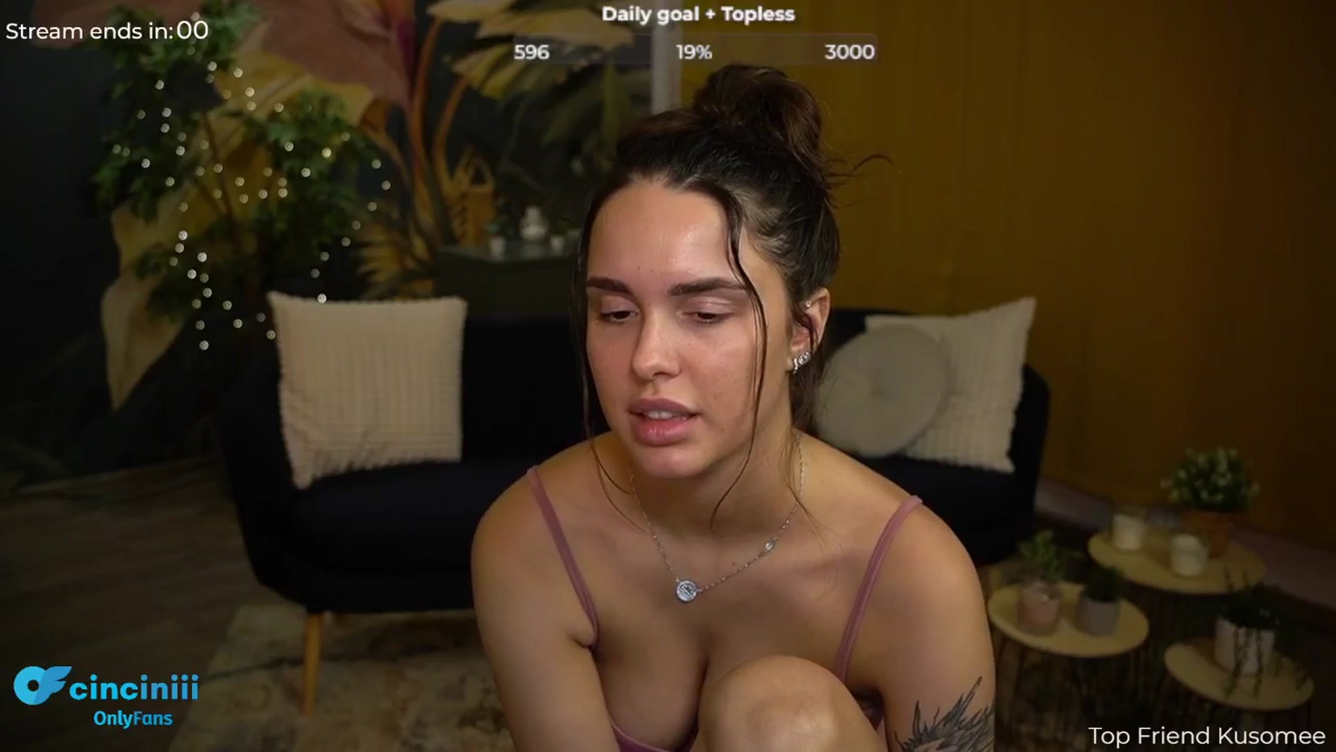 Gallery image thumbnail from cinnabellee's myfreecams stream on, 08/12/2024, 19:48 image 18 of 20