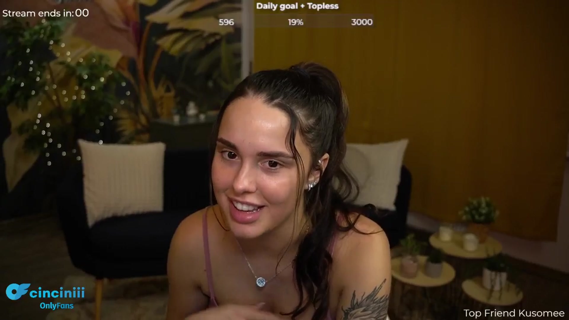 Gallery image thumbnail from cinnabellee's myfreecams stream on, 08/12/2024, 20:58 image 2 of 20