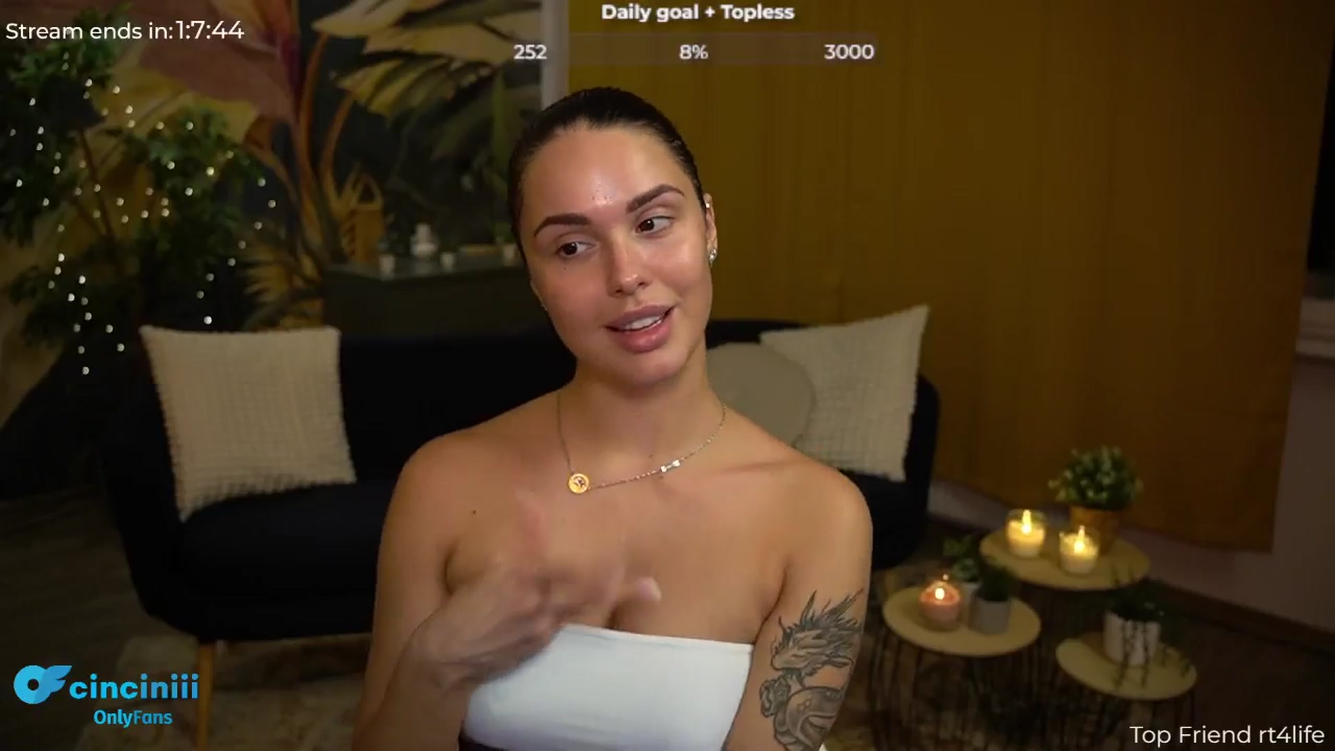 Gallery image thumbnail from cinnabellee's myfreecams stream on, 08/13/2024, 20:30 image 15 of 20