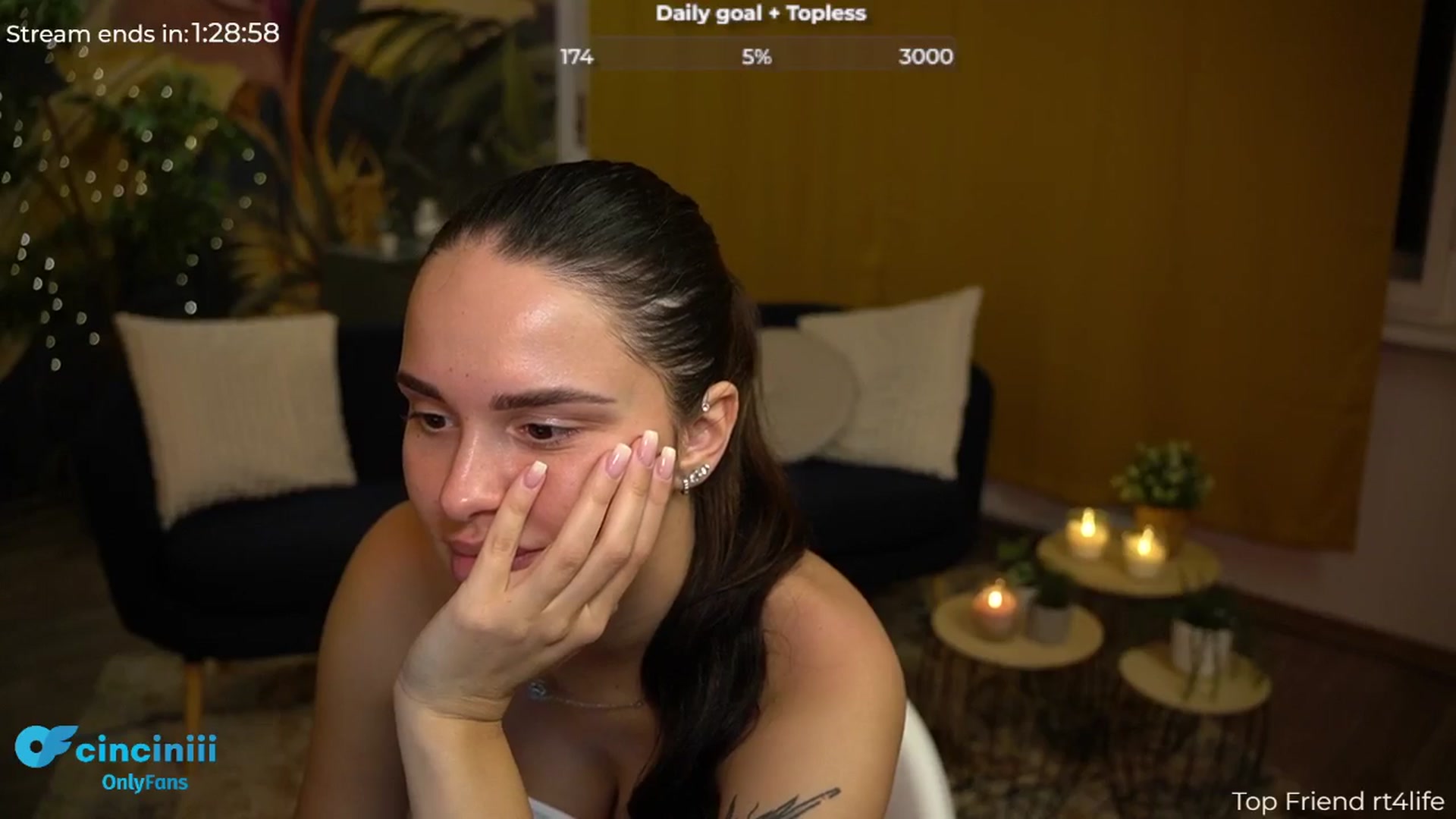 Gallery image thumbnail from cinnabellee's myfreecams stream on, 08/13/2024, 20:30 image 8 of 20