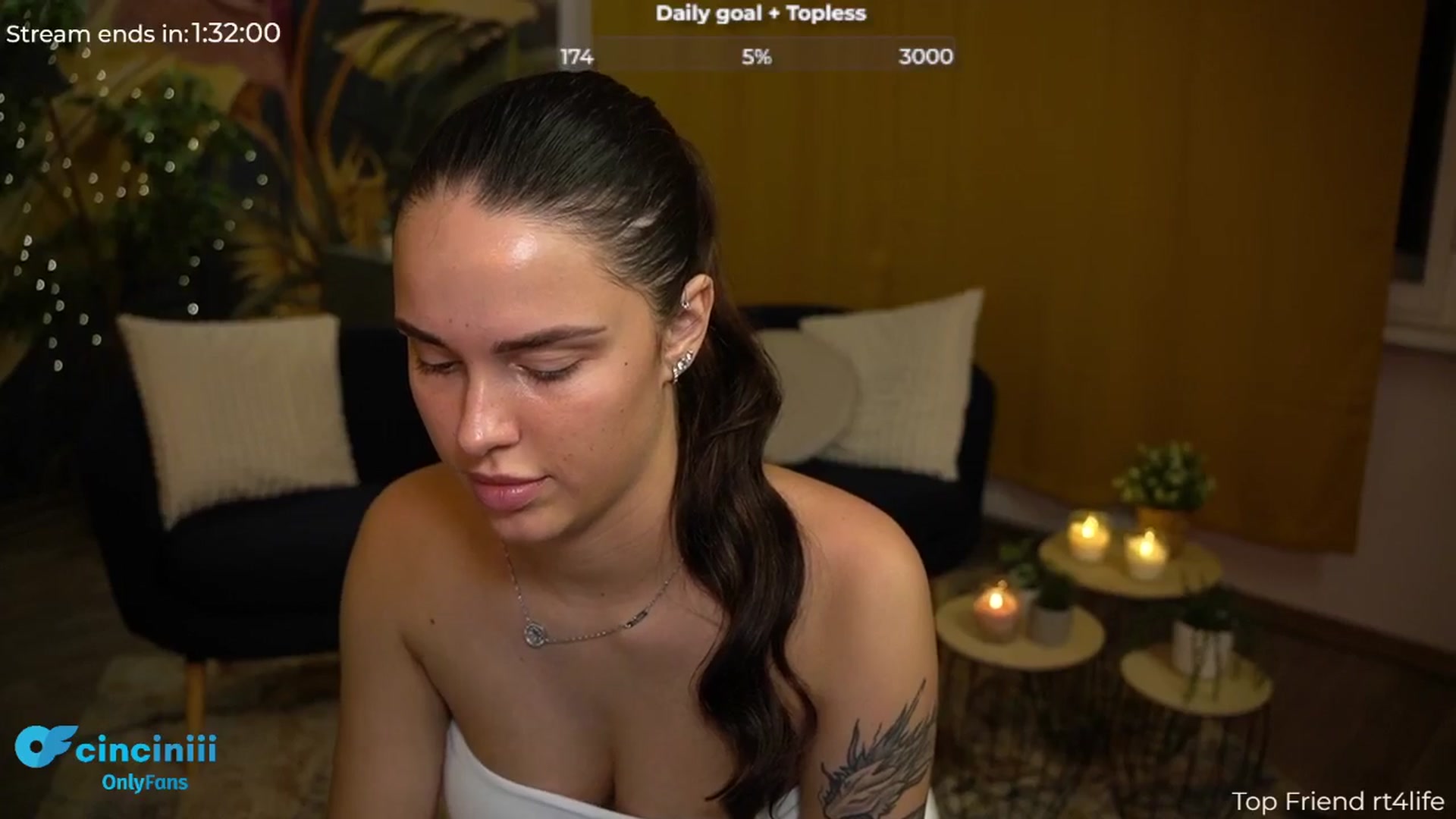 Gallery image thumbnail from cinnabellee's myfreecams stream on, 08/13/2024, 20:30 image 7 of 20