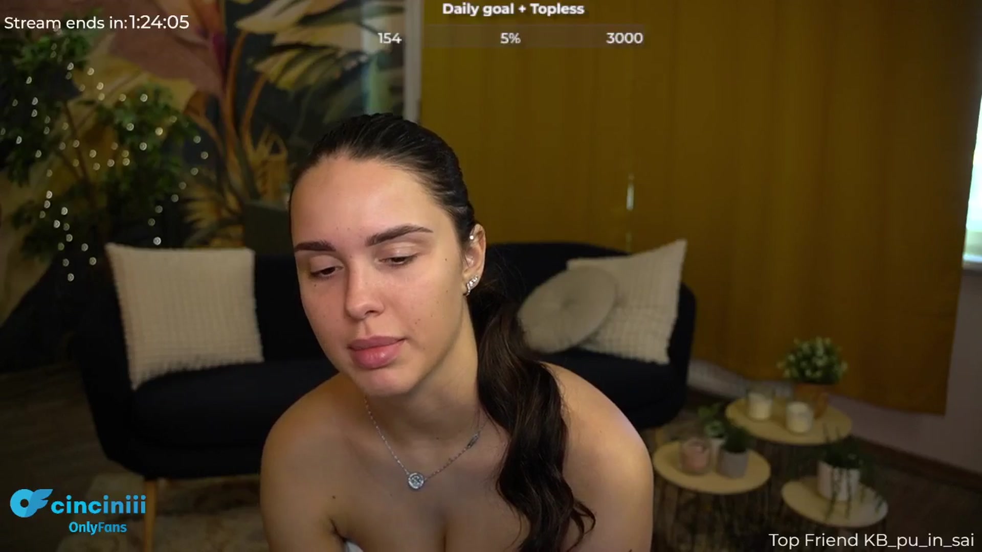 Gallery image thumbnail from cinnabellee's myfreecams stream on, 08/14/2024, 06:36 image 7 of 20