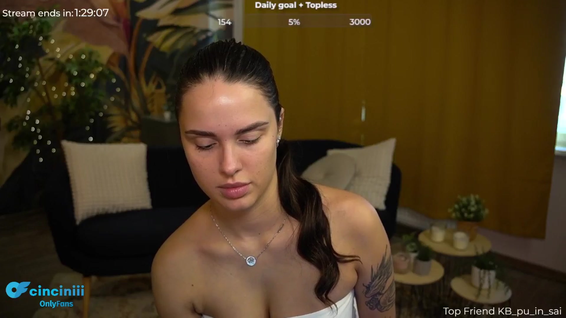 Gallery image thumbnail from cinnabellee's myfreecams stream on, 08/14/2024, 06:36 image 5 of 20