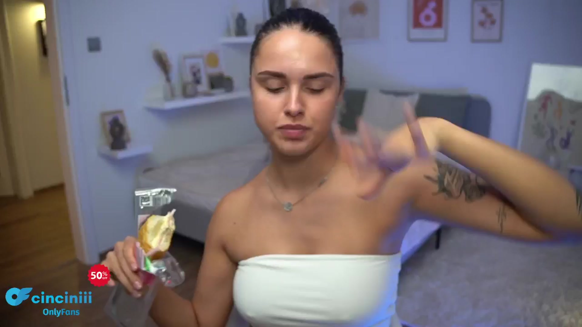 Gallery image thumbnail from cinnabellee's myfreecams stream on, 09/05/2024, 21:20 image 16 of 20