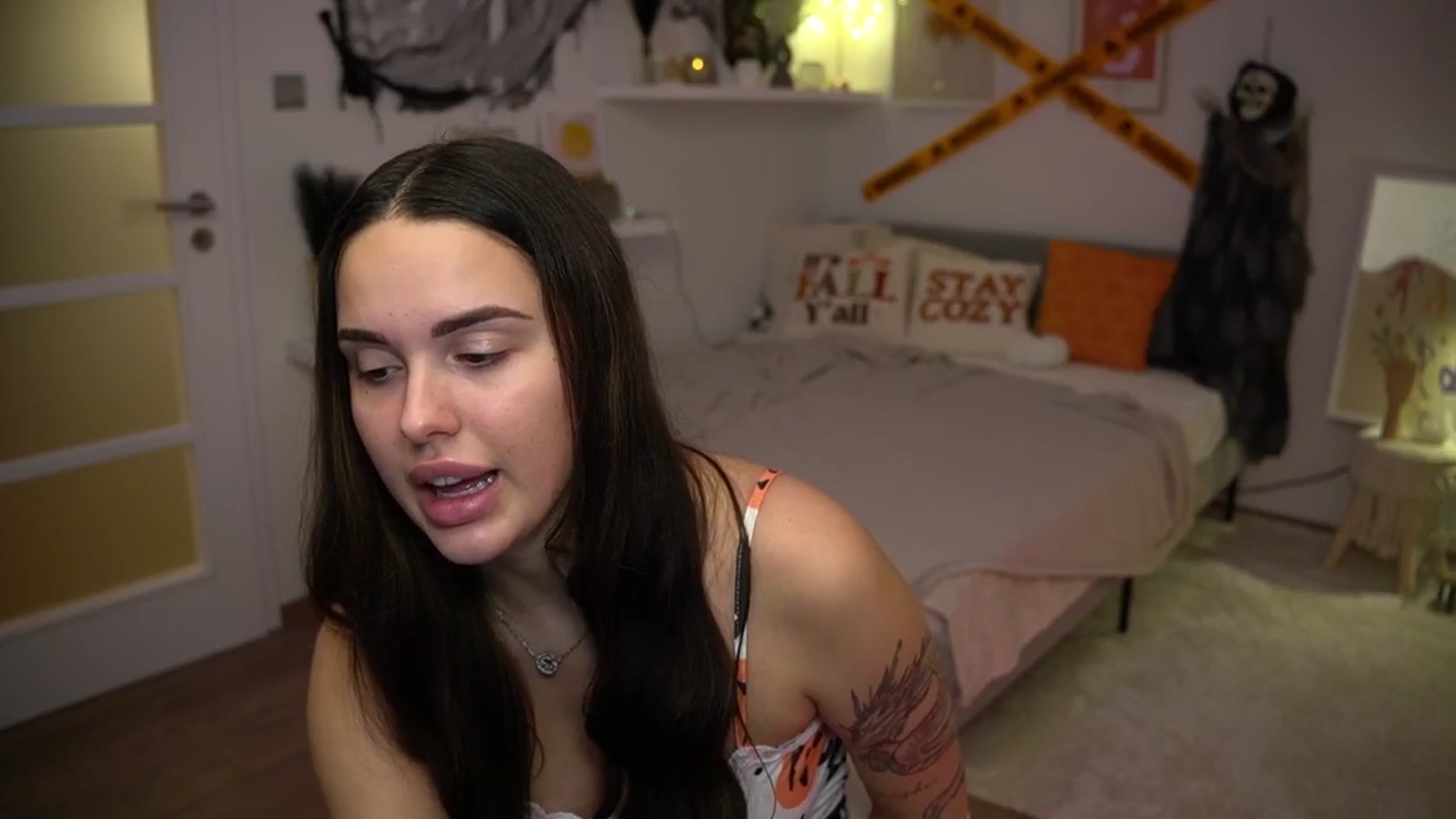 Gallery image thumbnail from cinnabellee's myfreecams stream on, 10/13/2024, 18:33 image 9 of 20