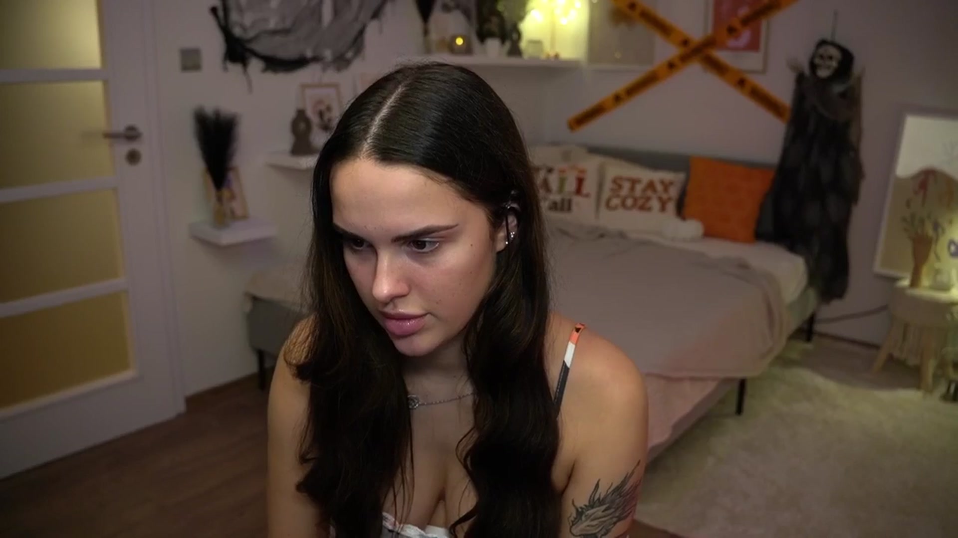 Gallery image thumbnail from cinnabellee's myfreecams stream on, 10/13/2024, 18:33 image 19 of 20
