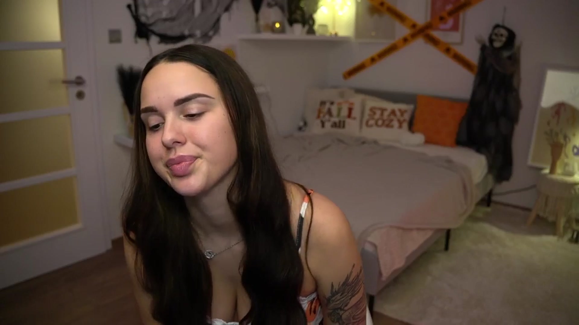 Gallery image thumbnail from cinnabellee's myfreecams stream on, 10/13/2024, 18:33 image 14 of 20