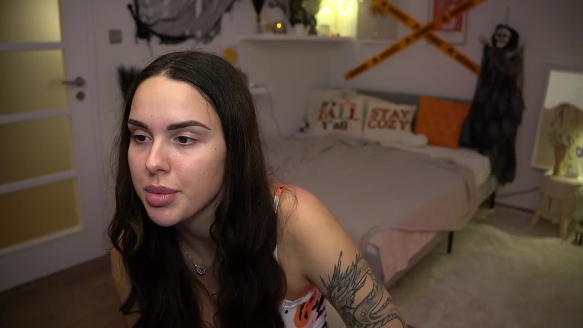 Gallery image thumbnail from cinnabellee's myfreecams stream on, 10/13/2024, 18:33 image 2 of 20