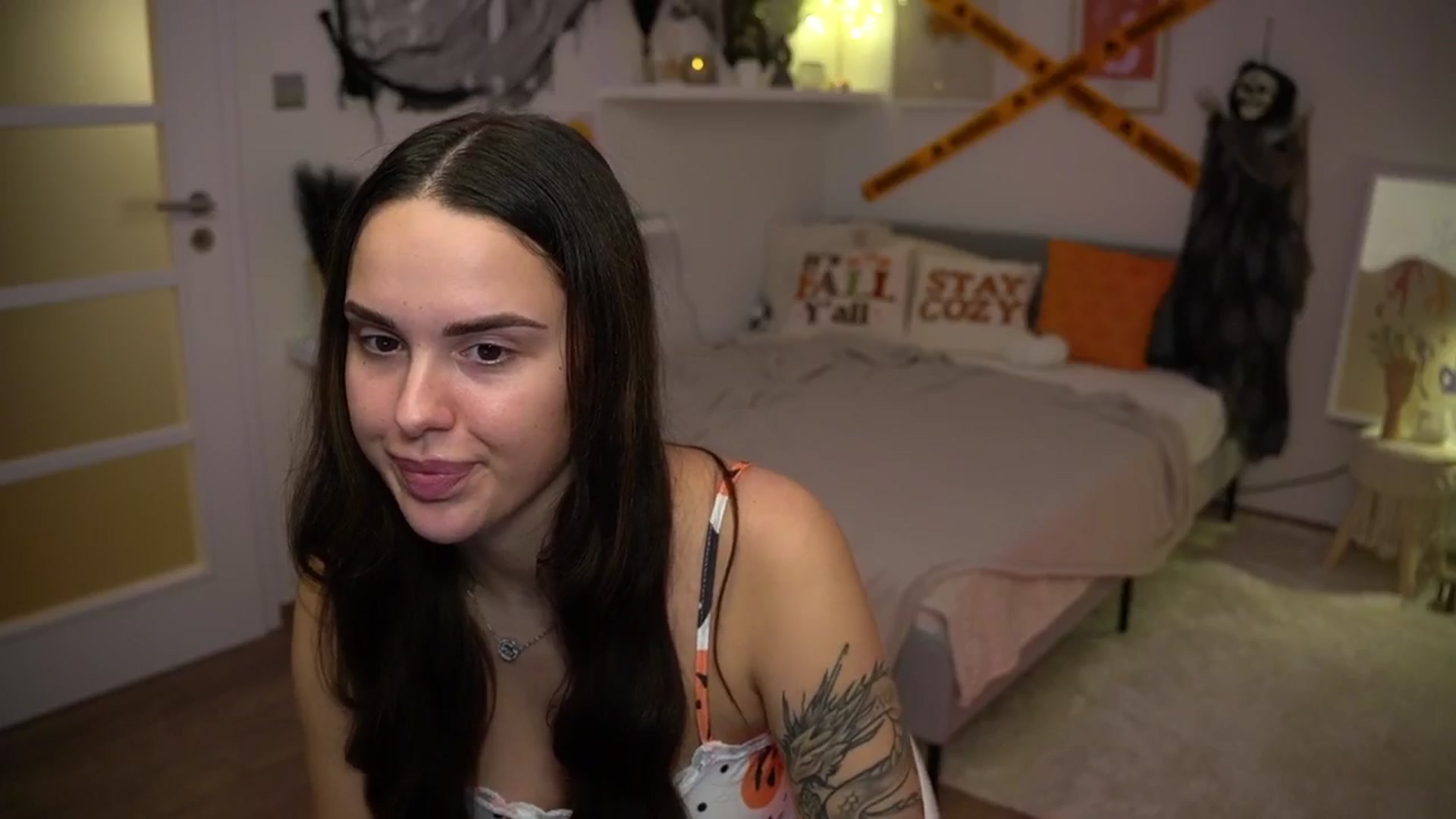 Gallery image thumbnail from cinnabellee's myfreecams stream on, 10/13/2024, 18:33 image 12 of 20
