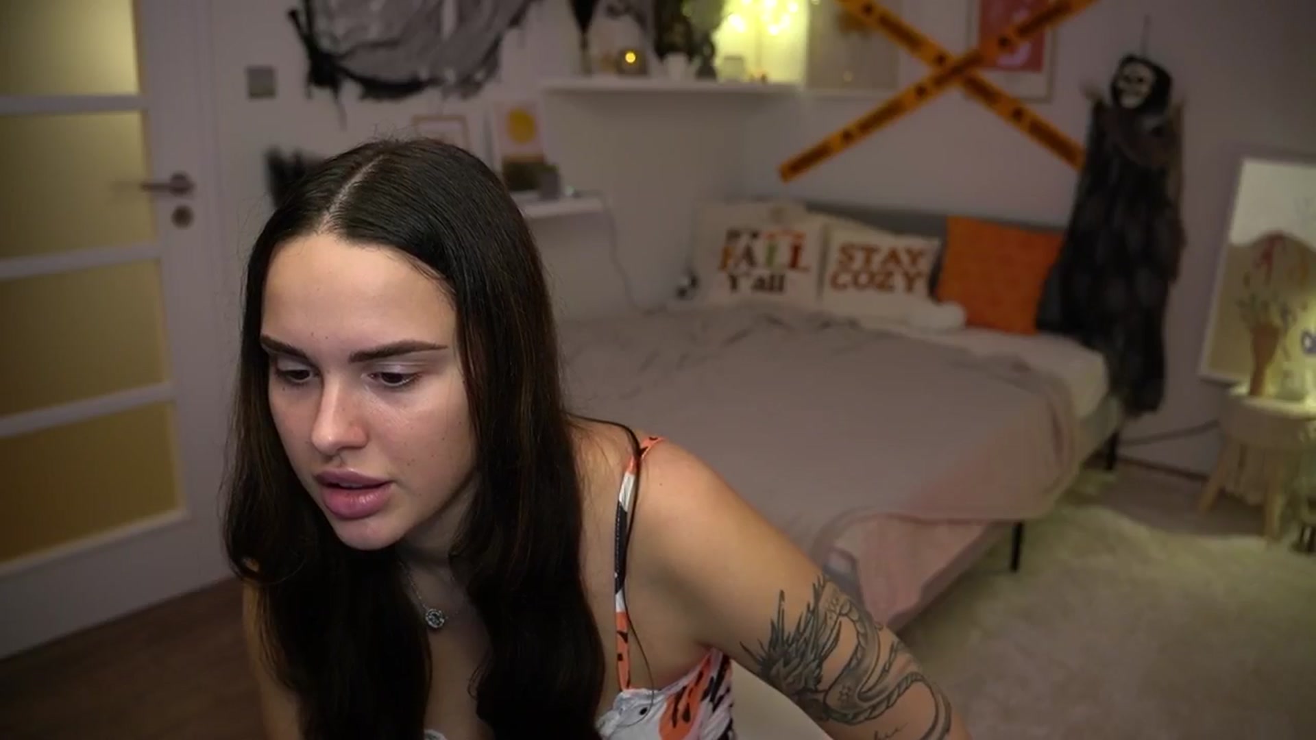 Gallery image thumbnail from cinnabellee's myfreecams stream on, 10/13/2024, 18:33 image 13 of 20