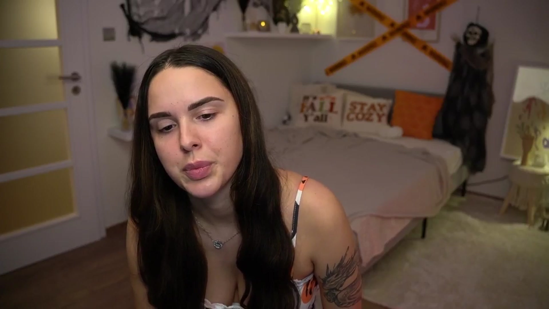 Gallery image thumbnail from cinnabellee's myfreecams stream on, 10/13/2024, 18:33 image 5 of 20