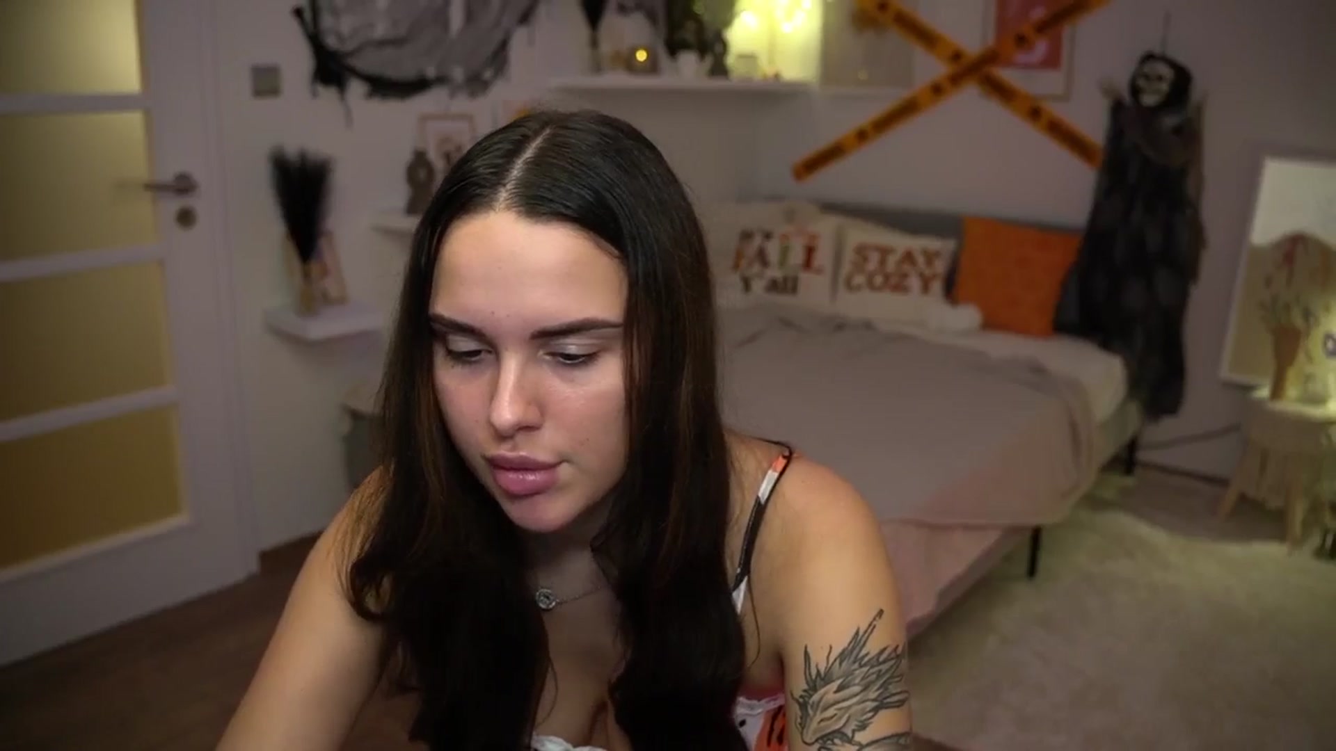 Gallery image thumbnail from cinnabellee's myfreecams stream on, 10/13/2024, 18:33 image 17 of 20