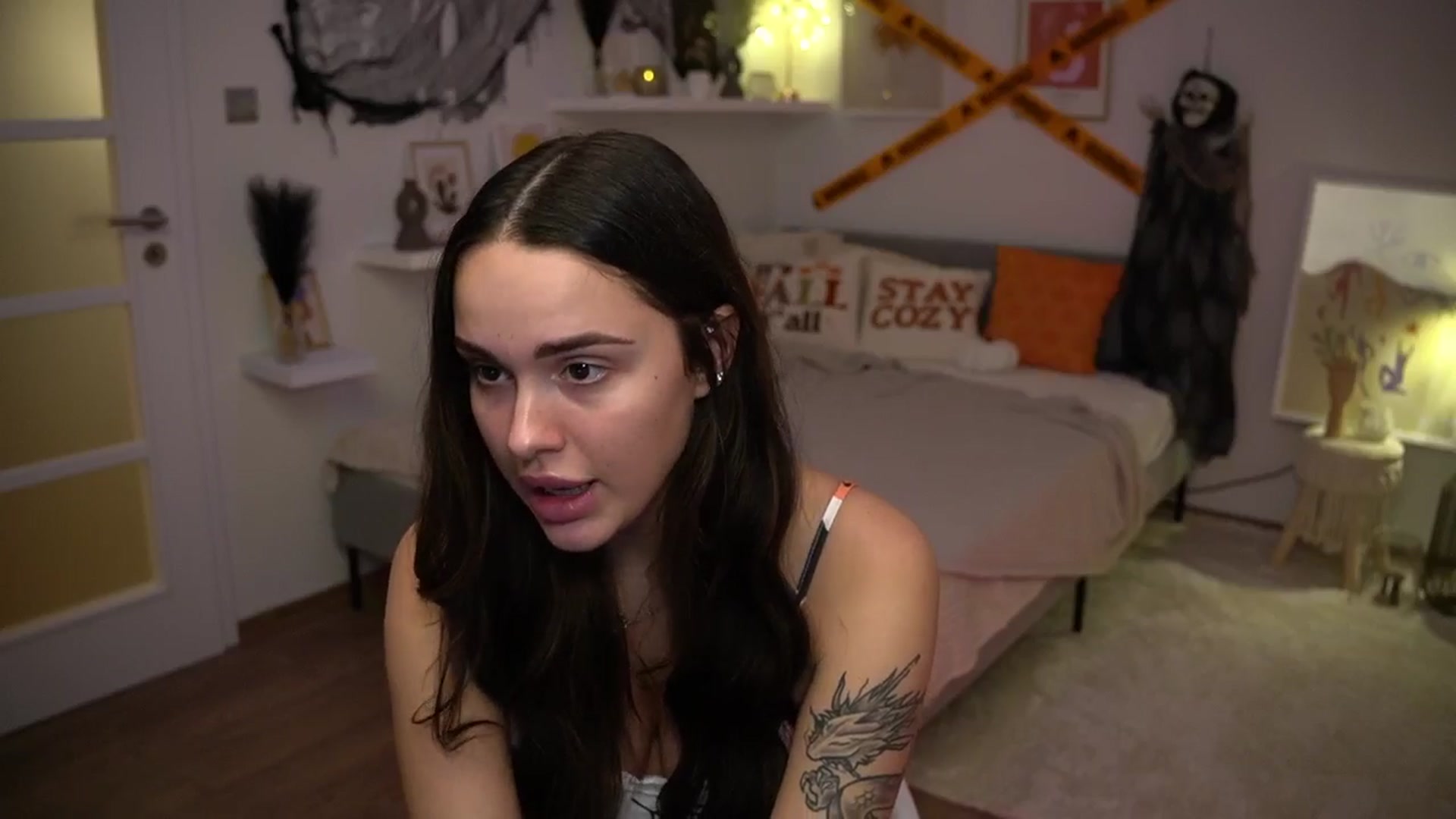 Gallery image thumbnail from cinnabellee's myfreecams stream on, 10/13/2024, 19:51 image 6 of 20