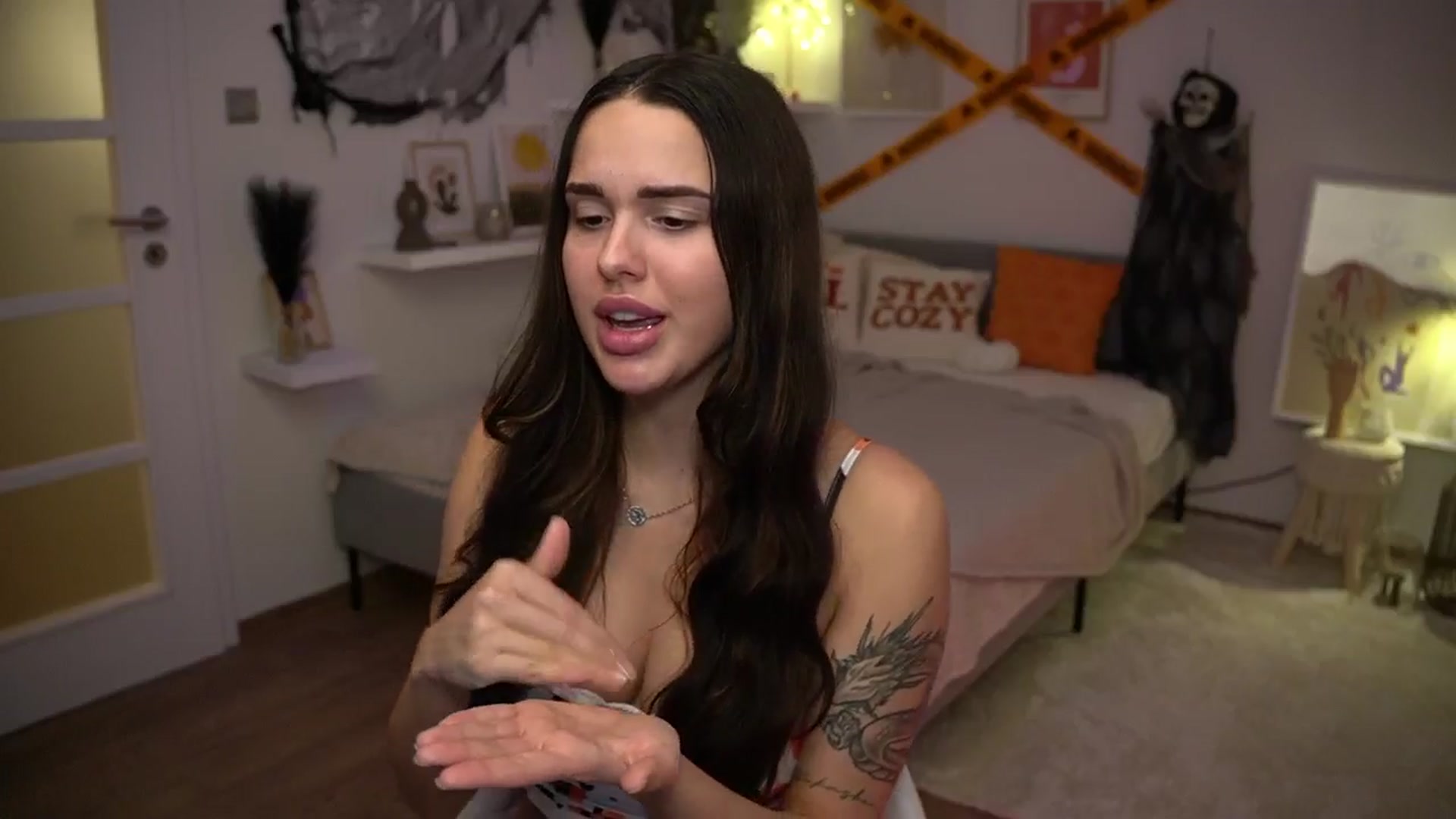 Gallery image thumbnail from cinnabellee's myfreecams stream on, 10/13/2024, 19:51 image 7 of 20